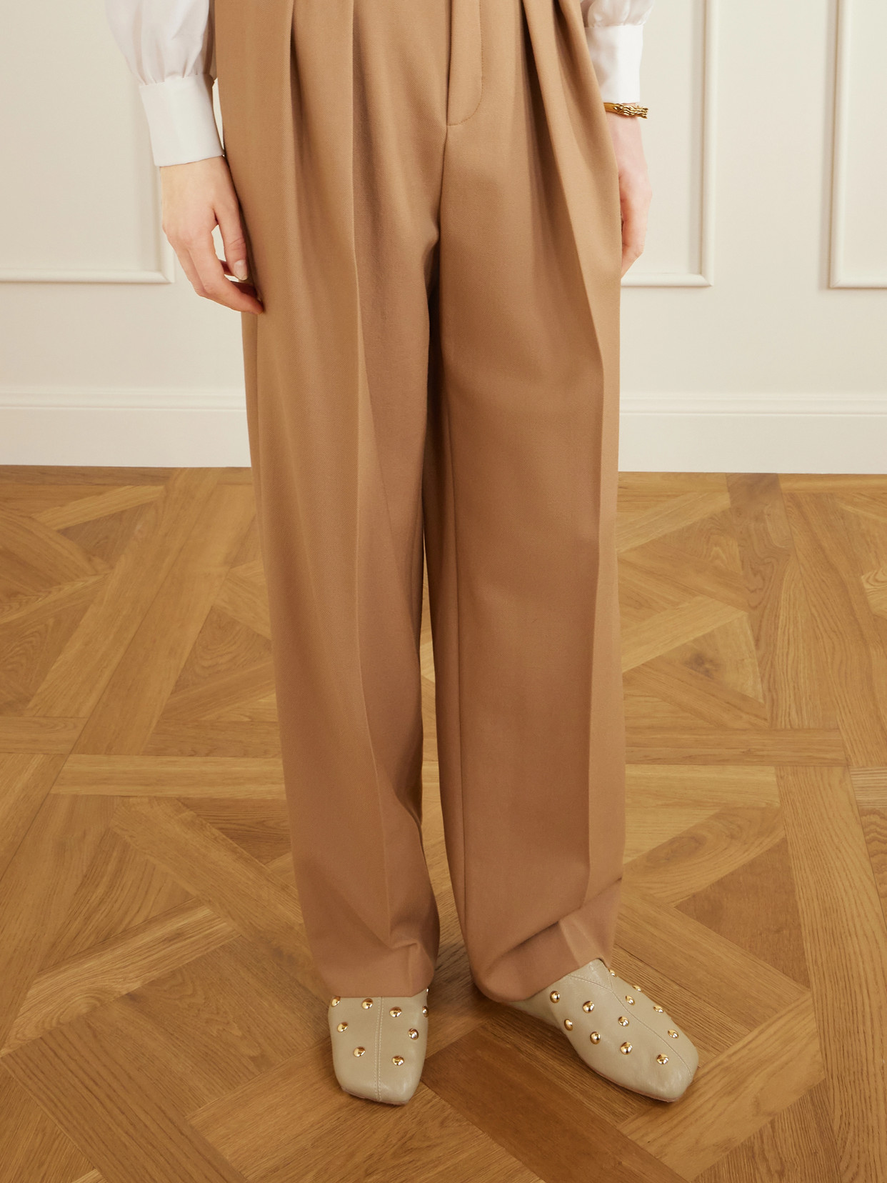 Chloé Rita Embellished Leather Ballet Flats In Neutral