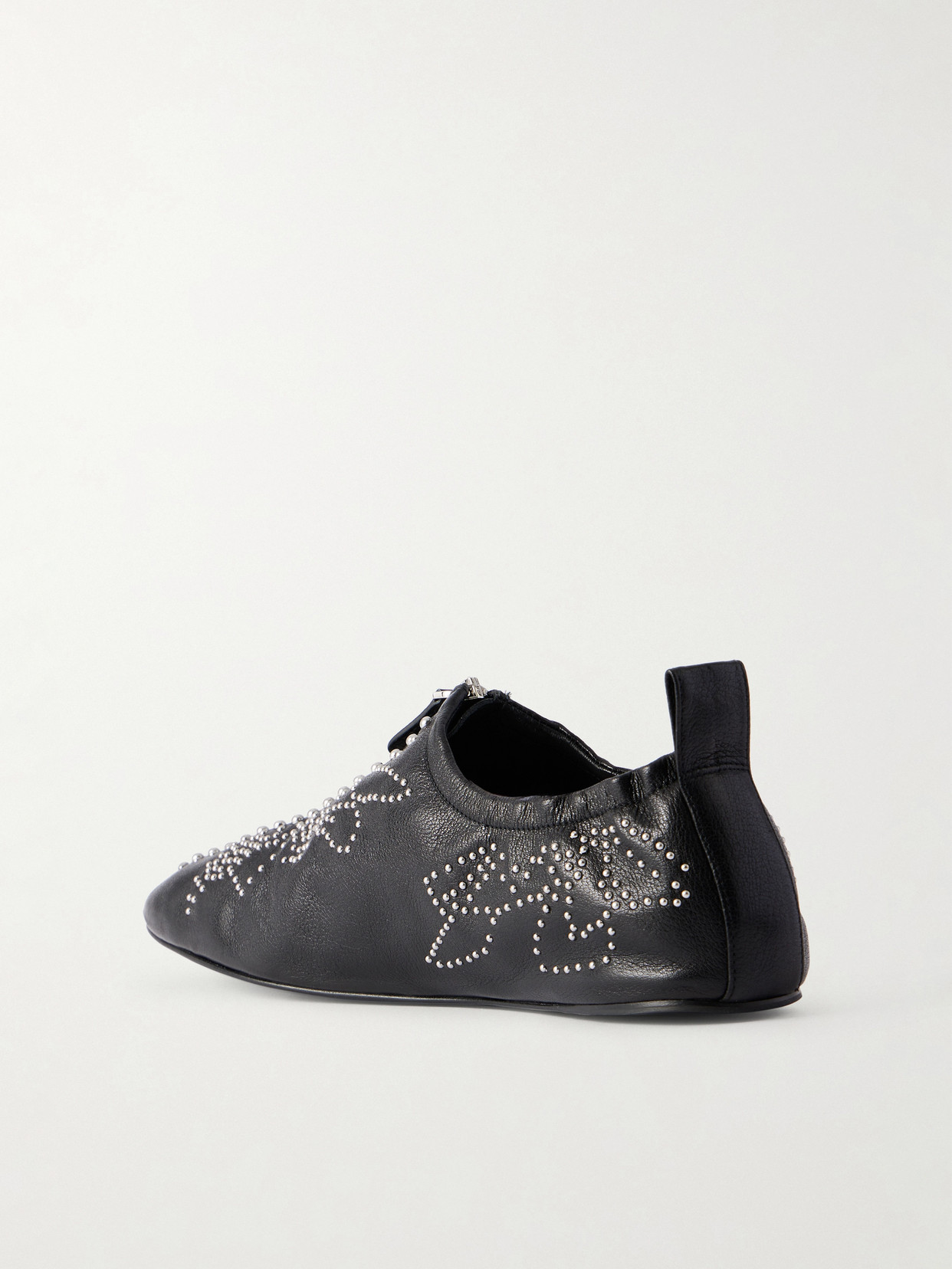 Chloé Low Top Sneakers Pull Tab Round Toe In Black