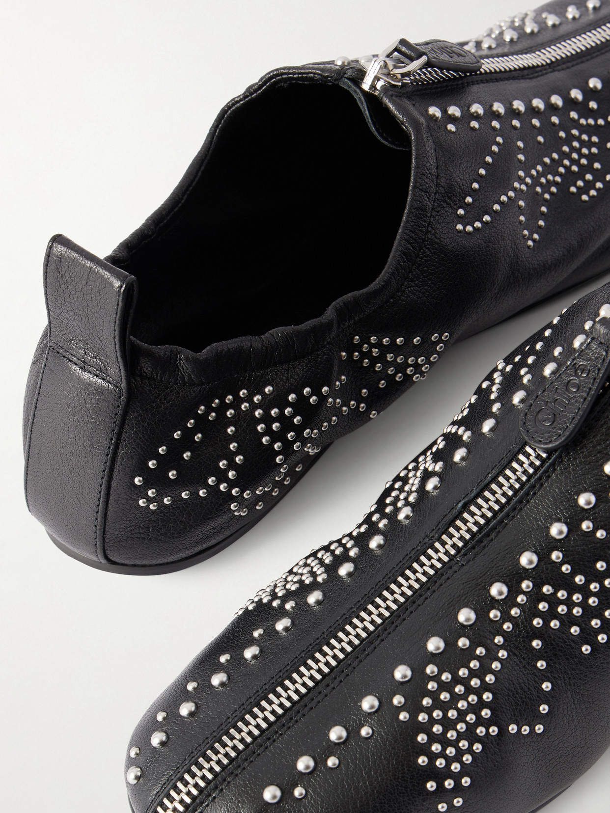 Chloé Low Top Sneakers Pull Tab Round Toe In Black