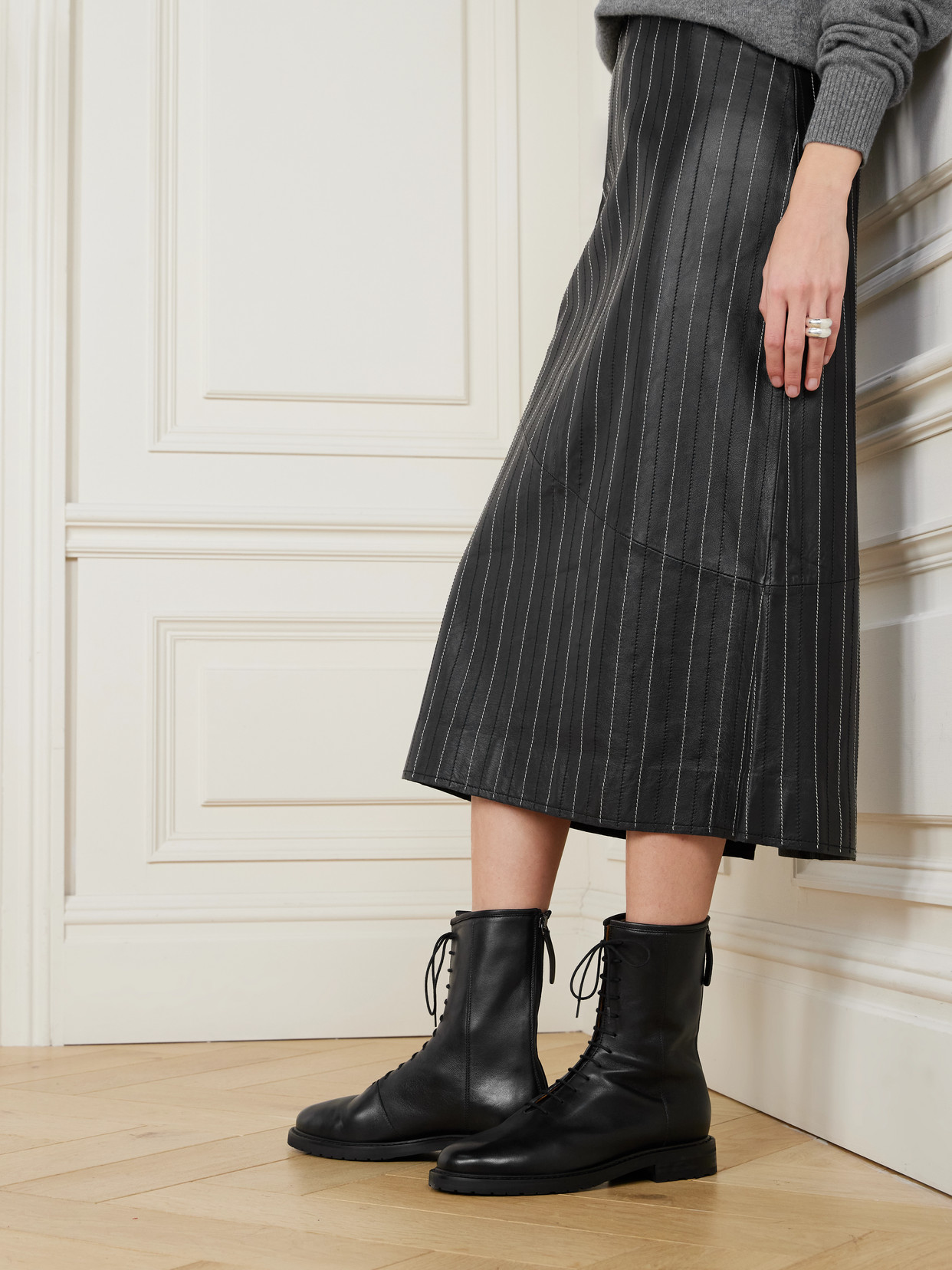 Legres Grained Leather Ankle Boots In Black