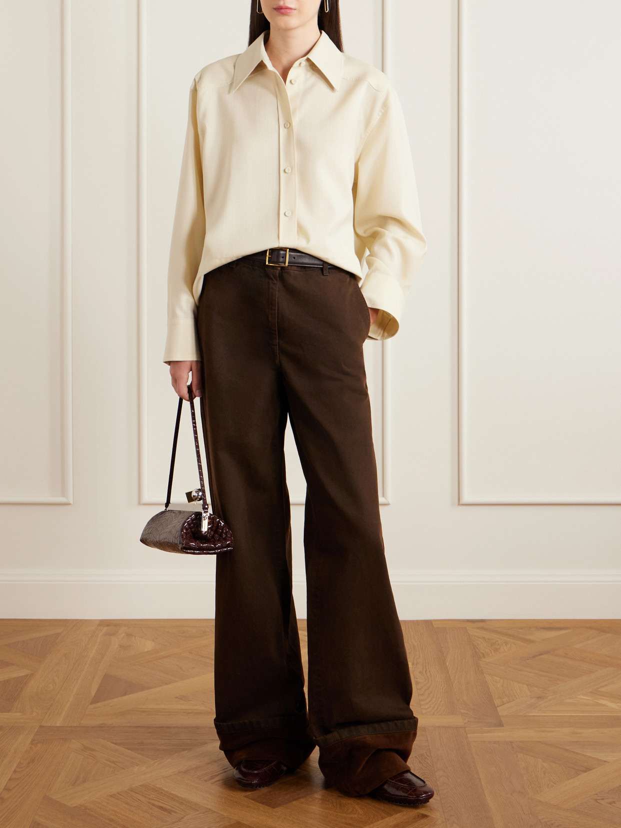 Jacquemus La Pochette Salon Crocodile-effect Glossed Leather Clutch In Brown