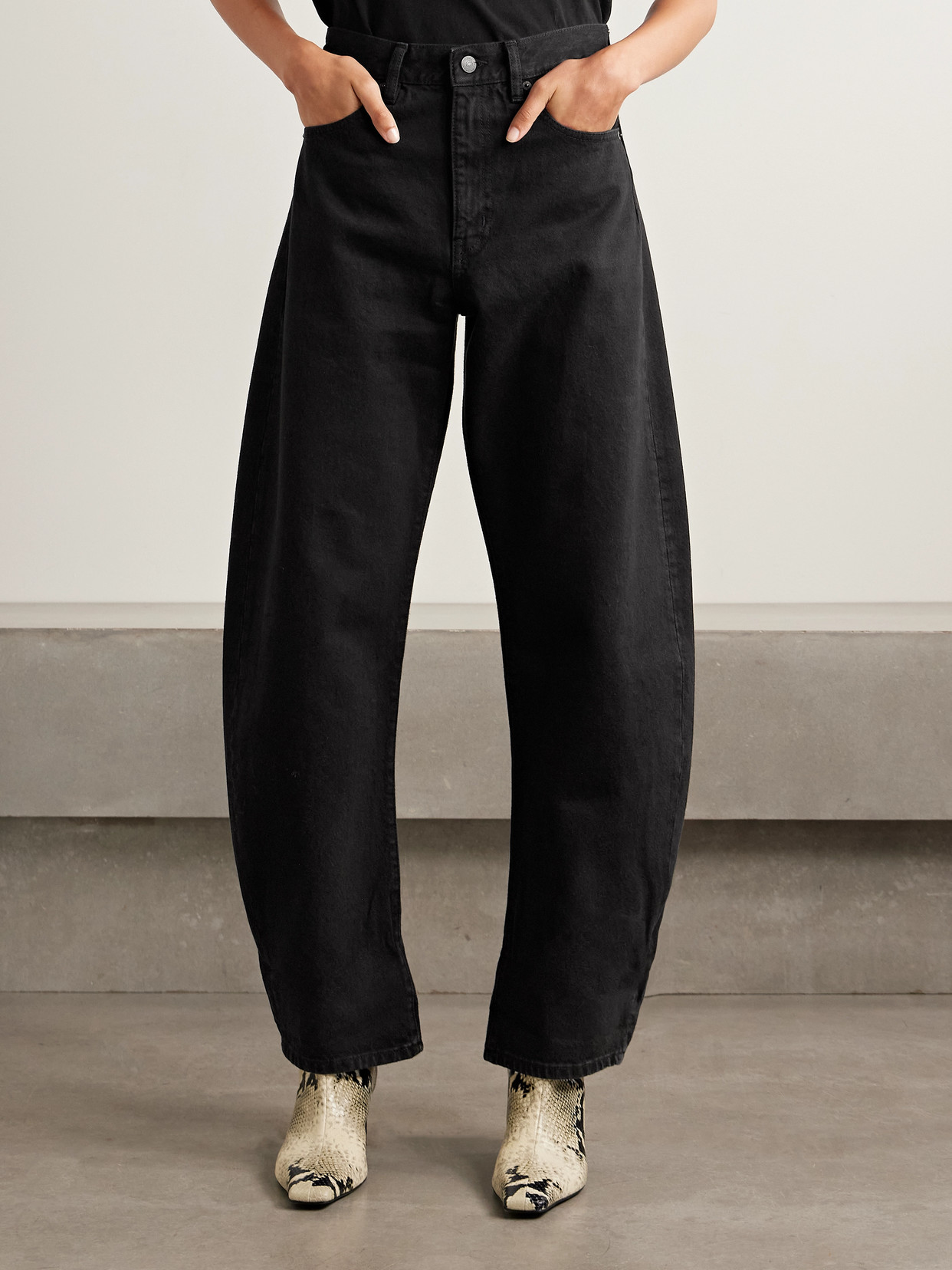 Frame The Bubble High-rise Barrel-leg Jeans In Black