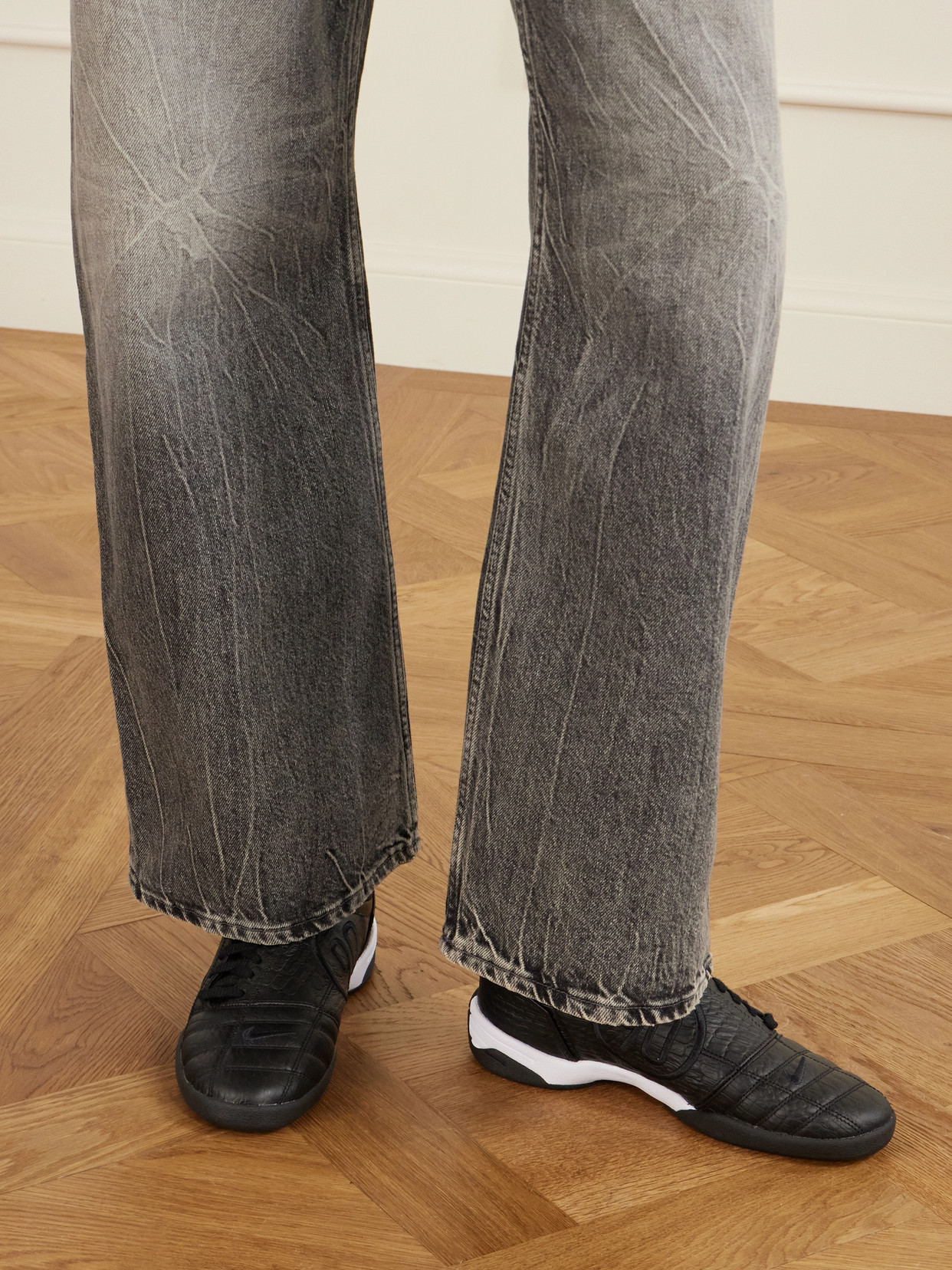 T90 Embroidered Croc-Effect Sneakers
