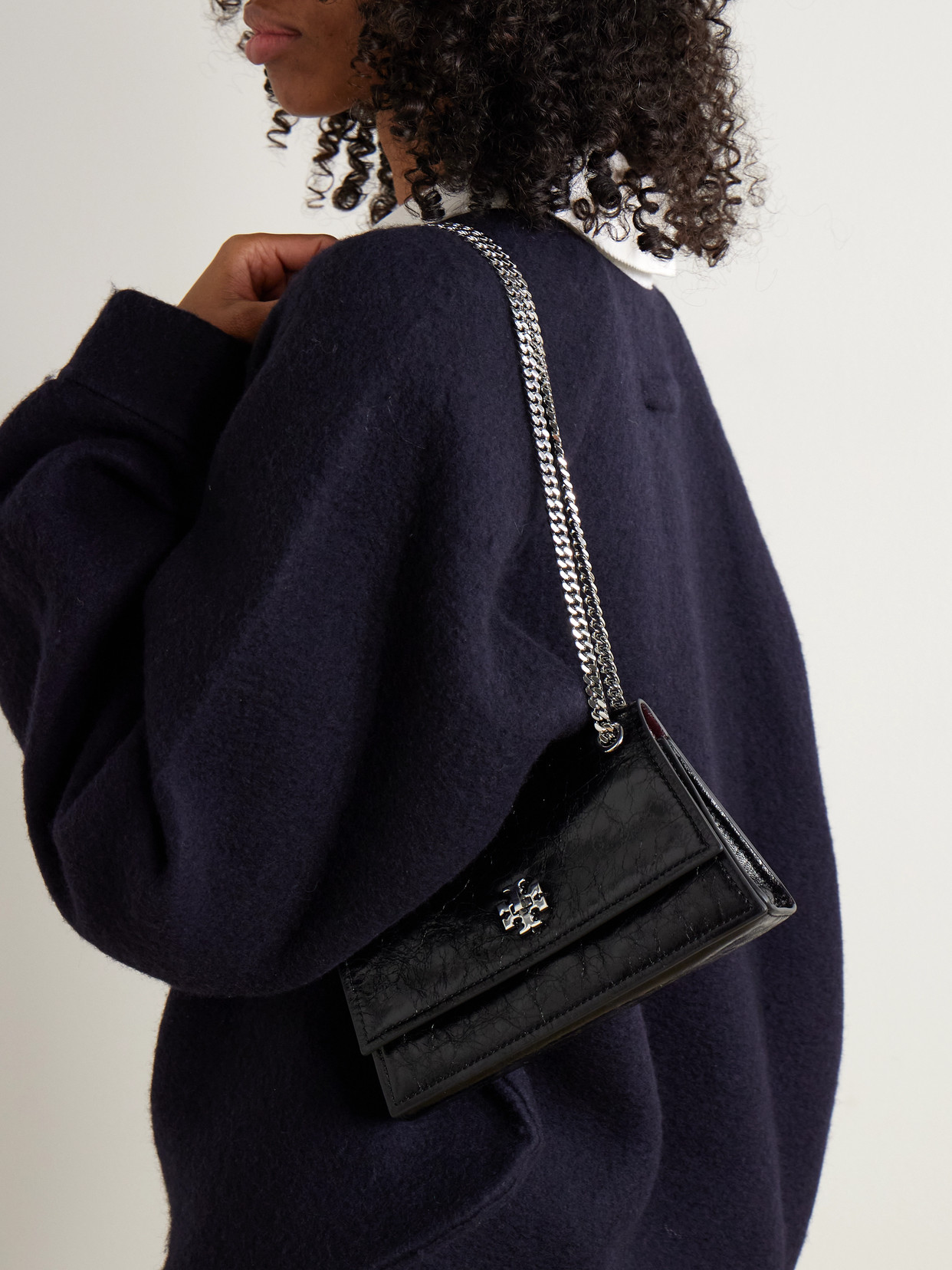 Tory Burch Kira Black Crossbody Bag With Chain Strap And Metallic Logo On The Front In Leather Woman In Black