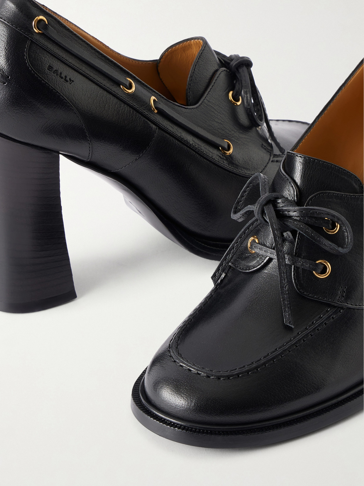 Saule Pumps