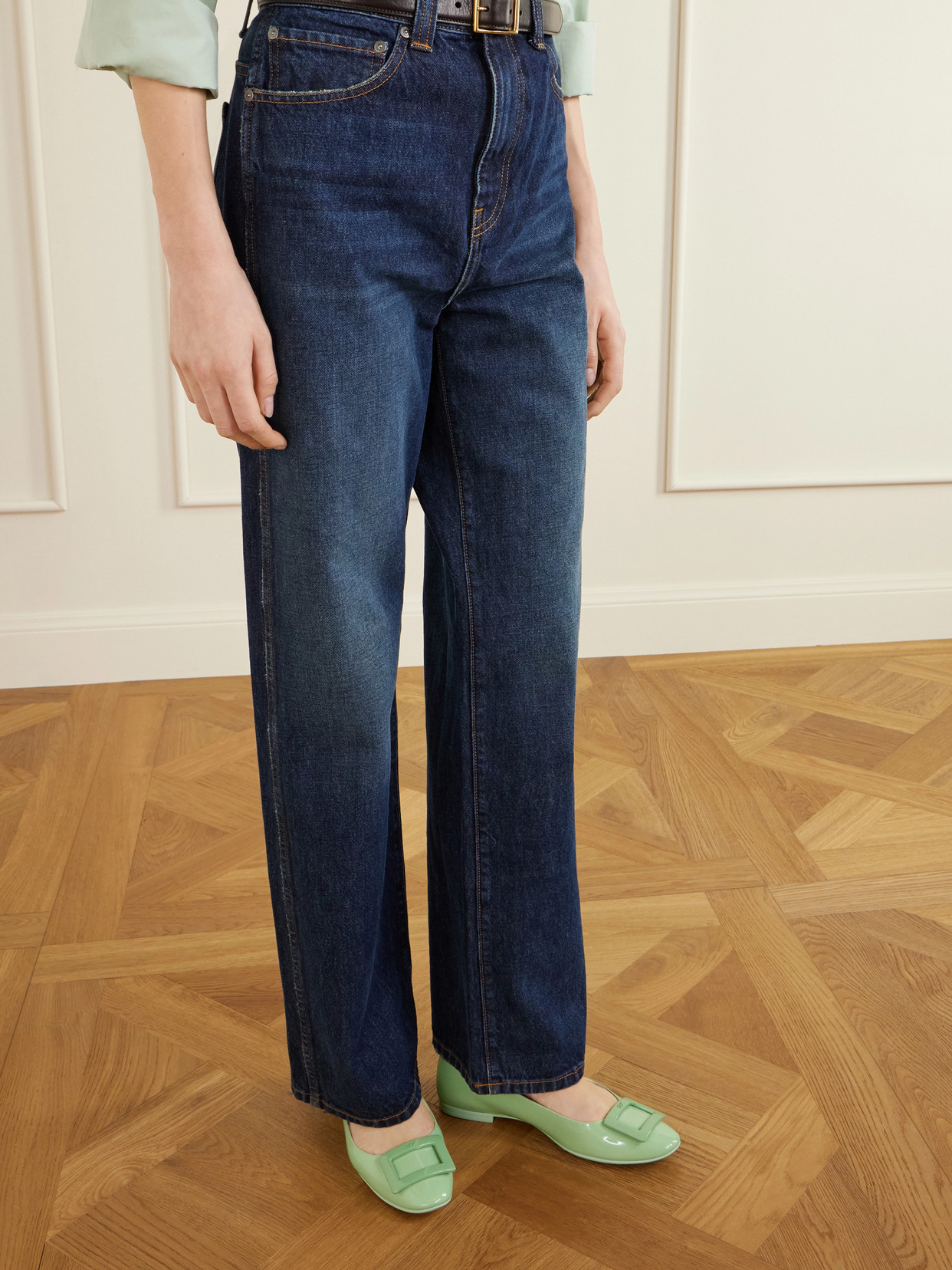 Roger Vivier Round Toe Gommettine Buckle Bow Ballerinas In Green