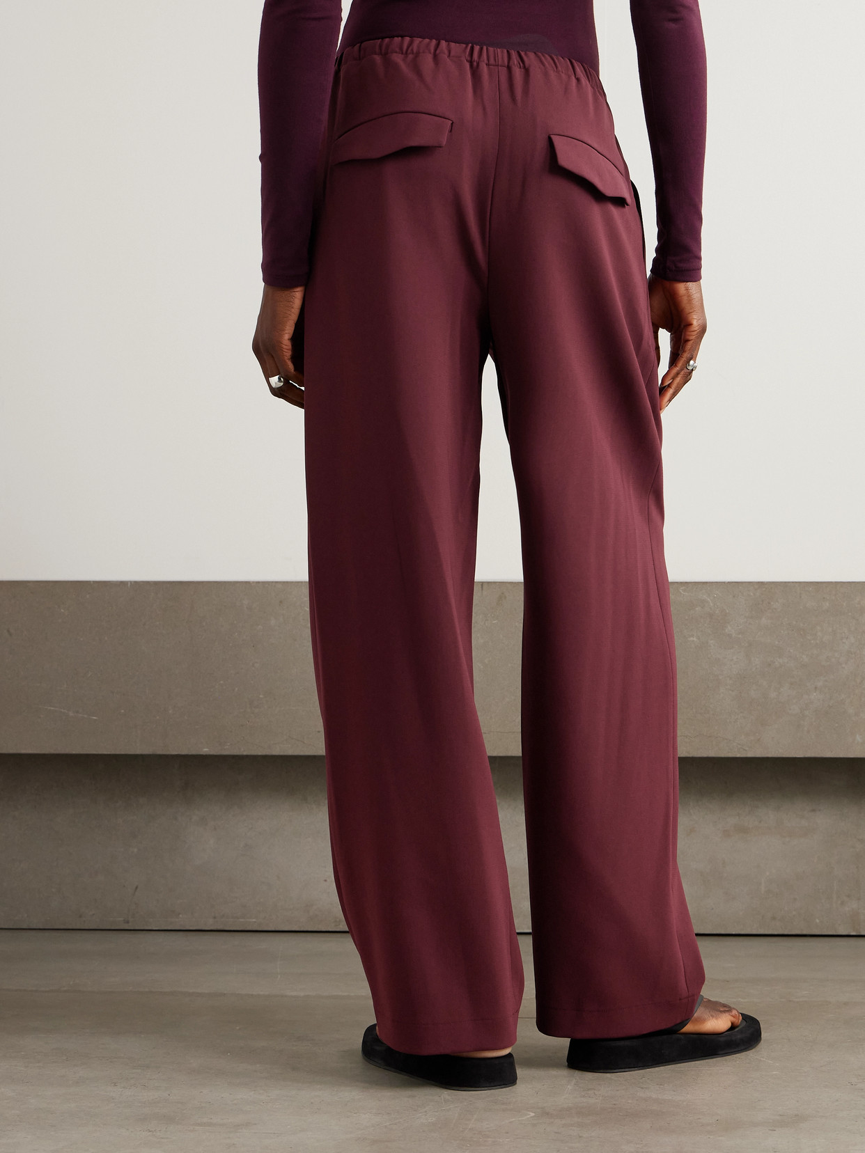Theory Womens Grenache Pleated Relaxed-fit Woven Trousers In Burgundy