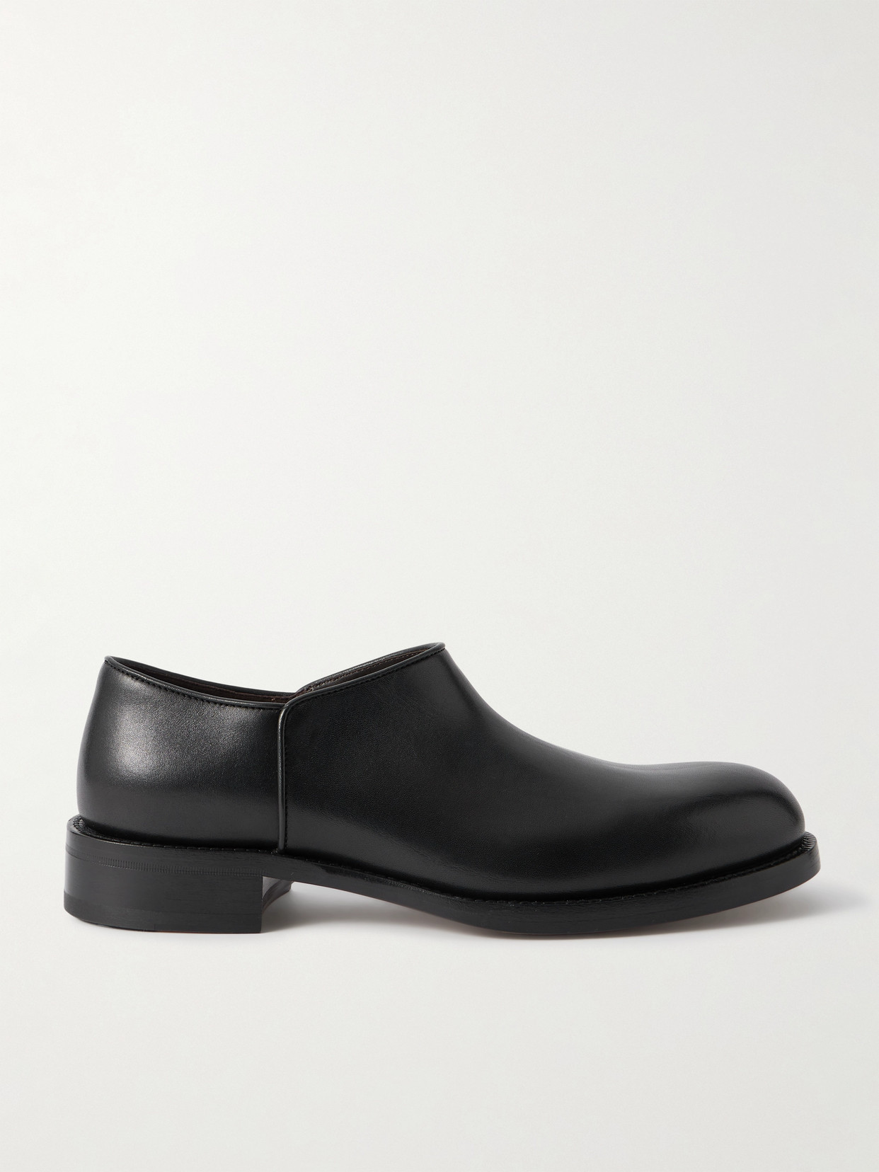 The Row Nobilis Leather Shoes In Black