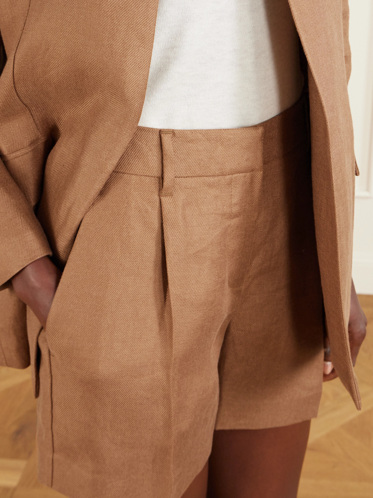 Brunello Cucinelli Pleated Linen-twill Shorts In Brown