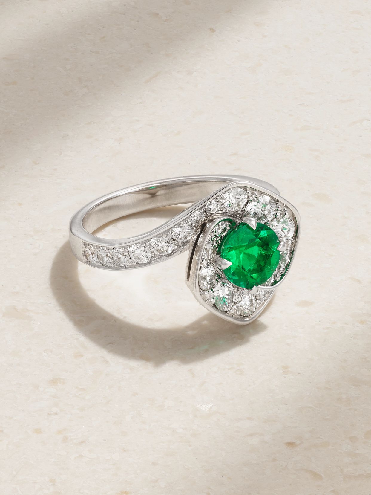 Frozen Kiss 18-karat white gold, diamond and emerald ring