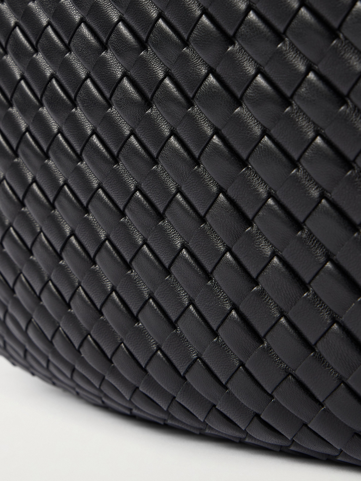 Bottega Veneta Intrecciato Leather Tote In Black