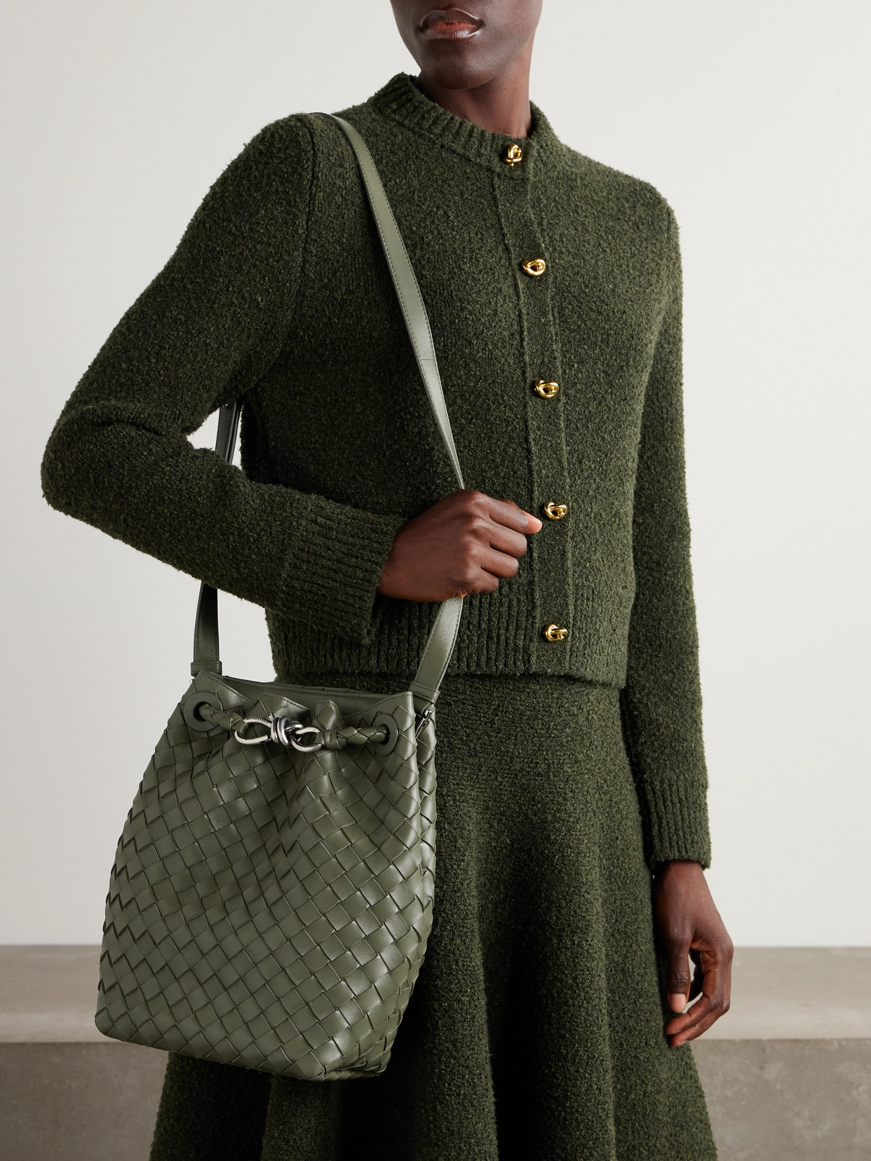 Bottega Veneta Andiamo Intrecciato Leather Bucket Bag In Green