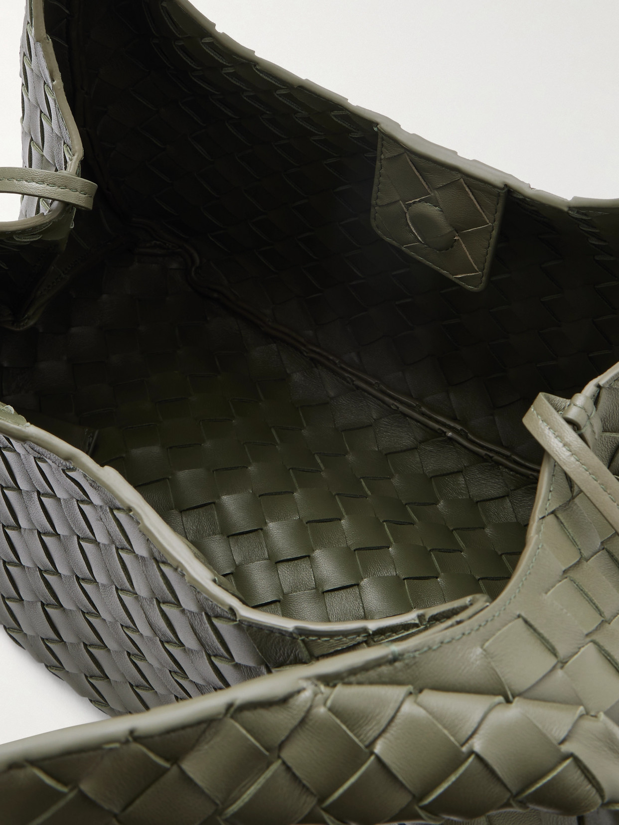 Bottega Veneta Campana Intrecciato Leather Shoulder Bag In Green