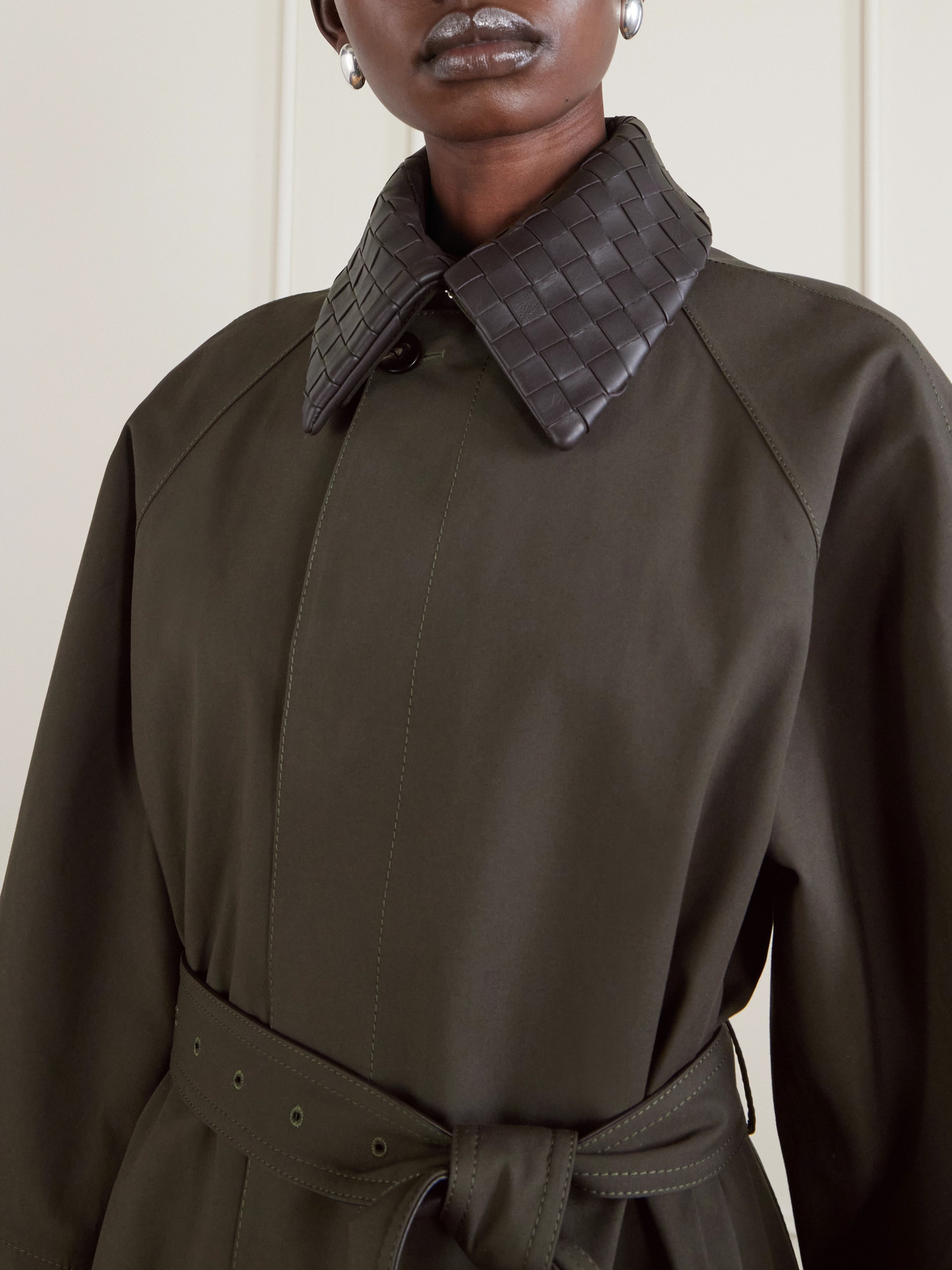 Bottega Veneta Intrecciato Leather-trimmed Cotton-blend Trench Coat In Green