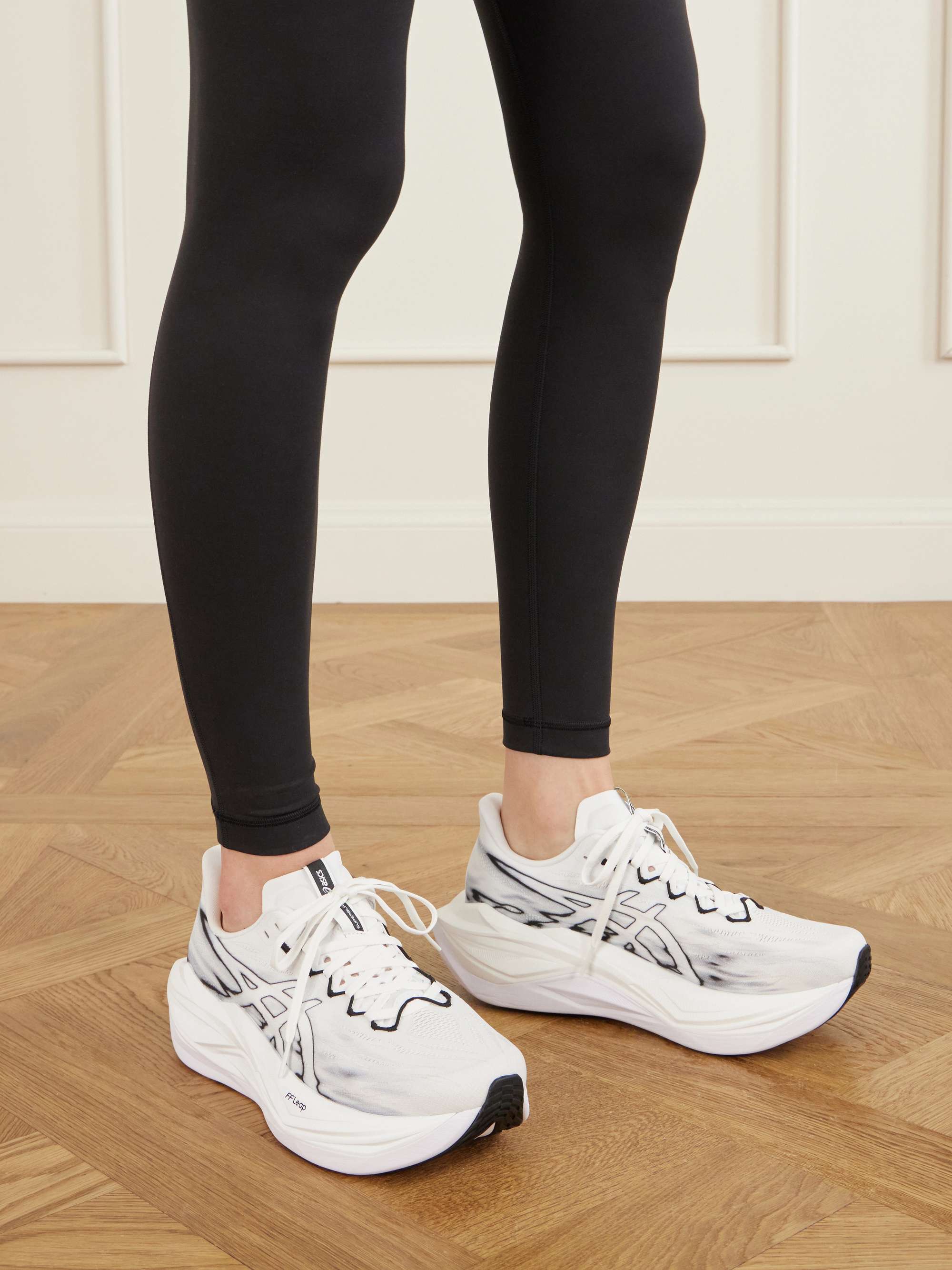 ASICS 