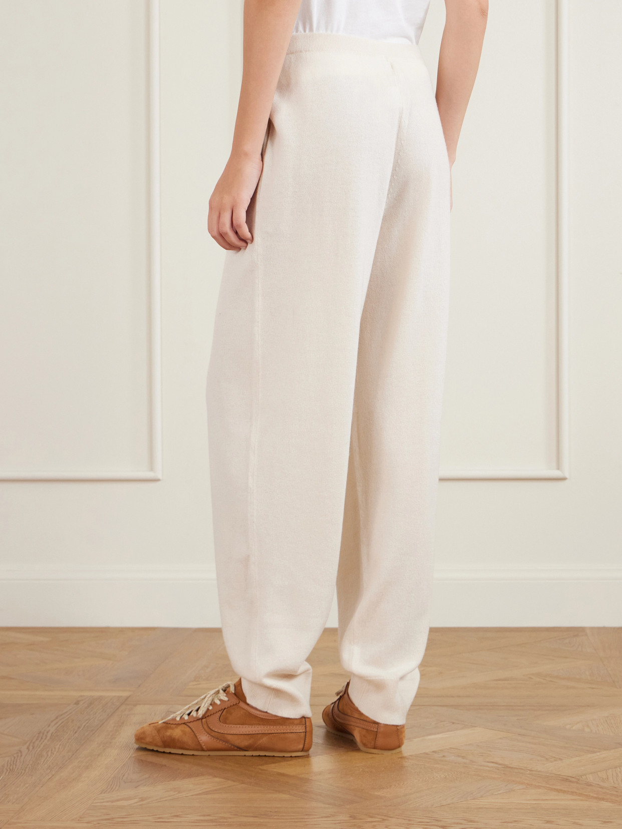 Allude Wool And Cashmere-blend Tapered Pants In White