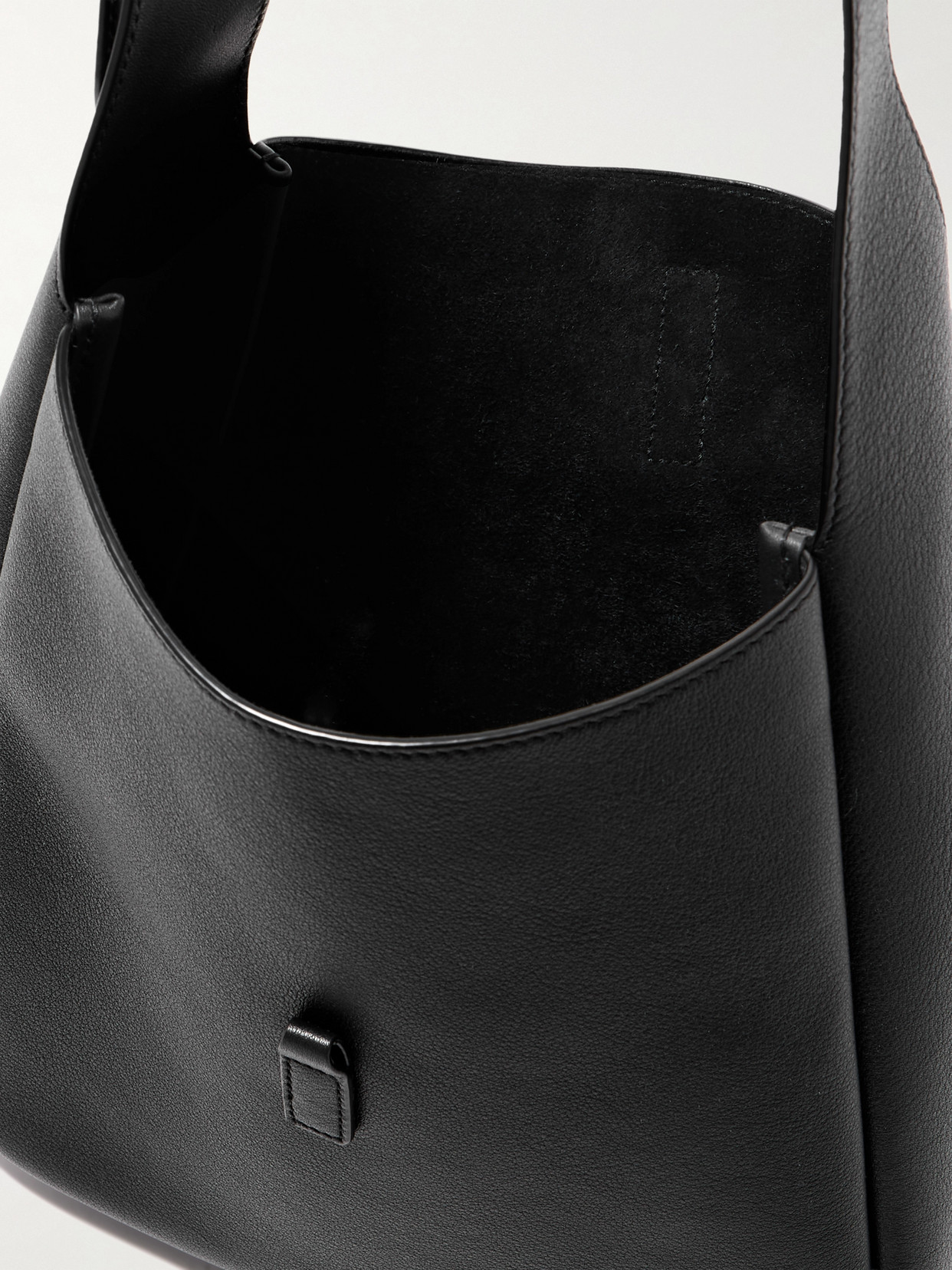 Saint Laurent Le 5 À 7 Leather Shoulder Bag In Black