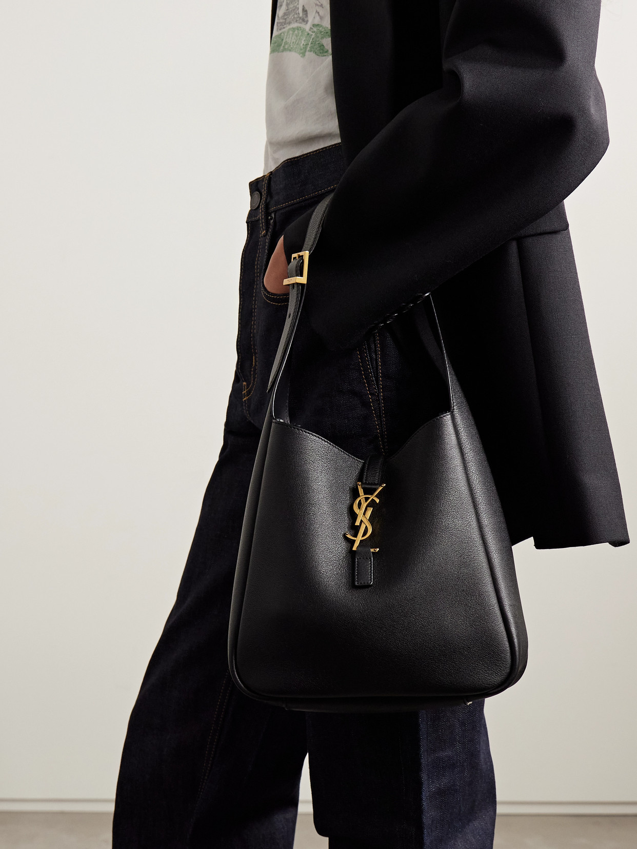 Saint Laurent Le 5 À 7 Leather Shoulder Bag In Black