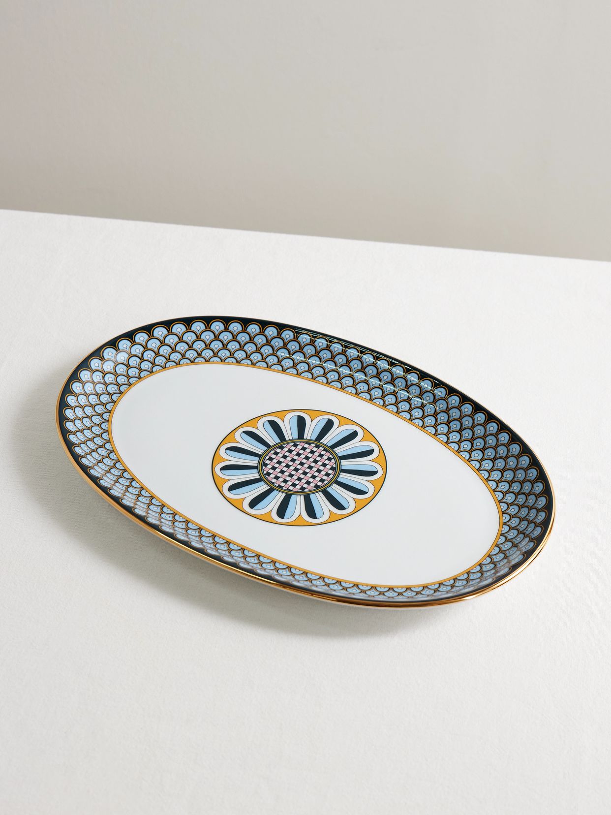 Oval gold-plated porcelain platter