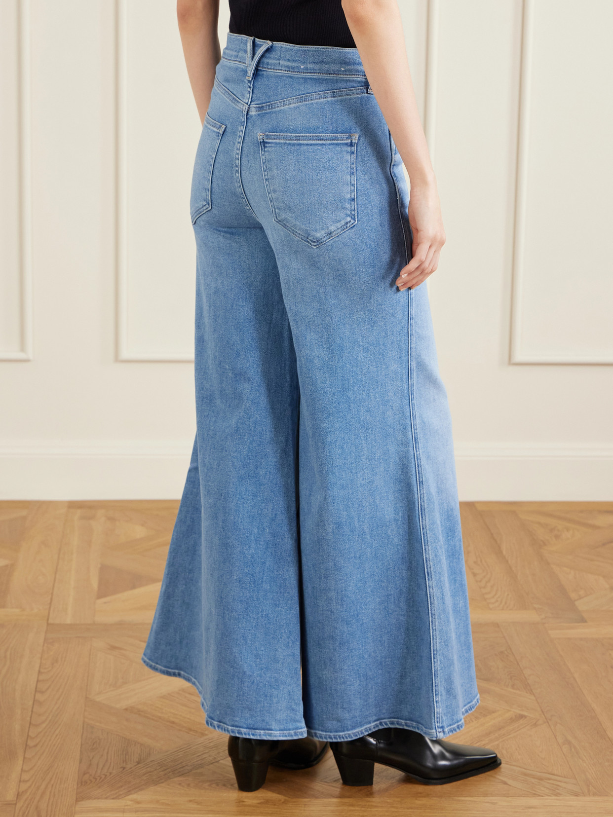 Veronica Beard Jesse Flared Jeans In Blue