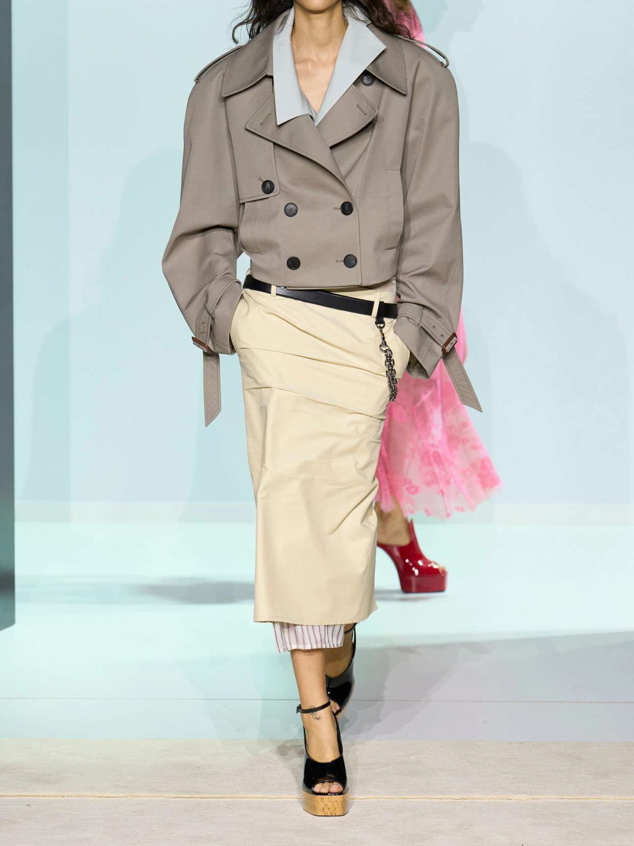 Attico Short Trench Jacket In Brown