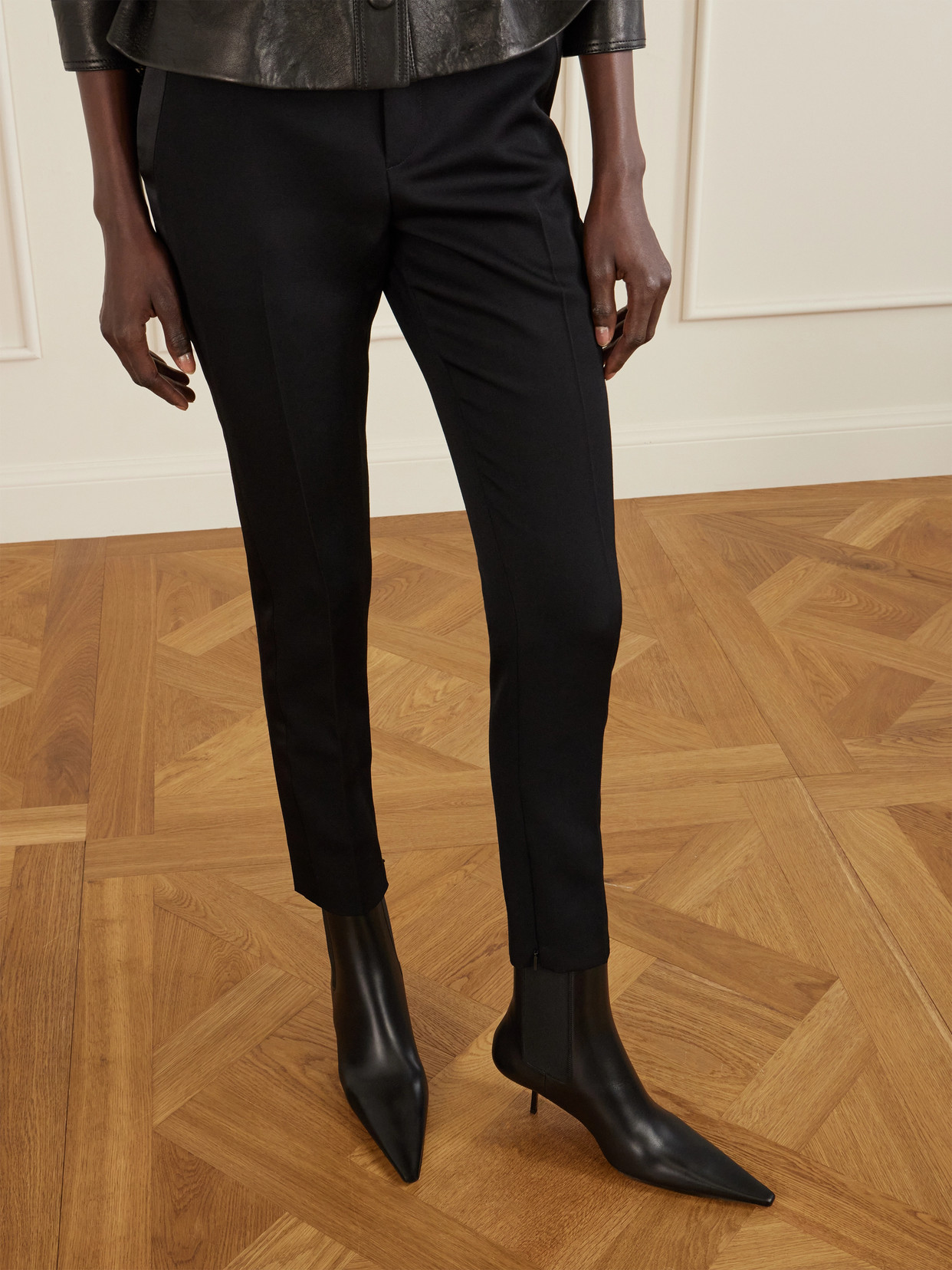 Saint Laurent Victoire Leather Ankle Boots In Black