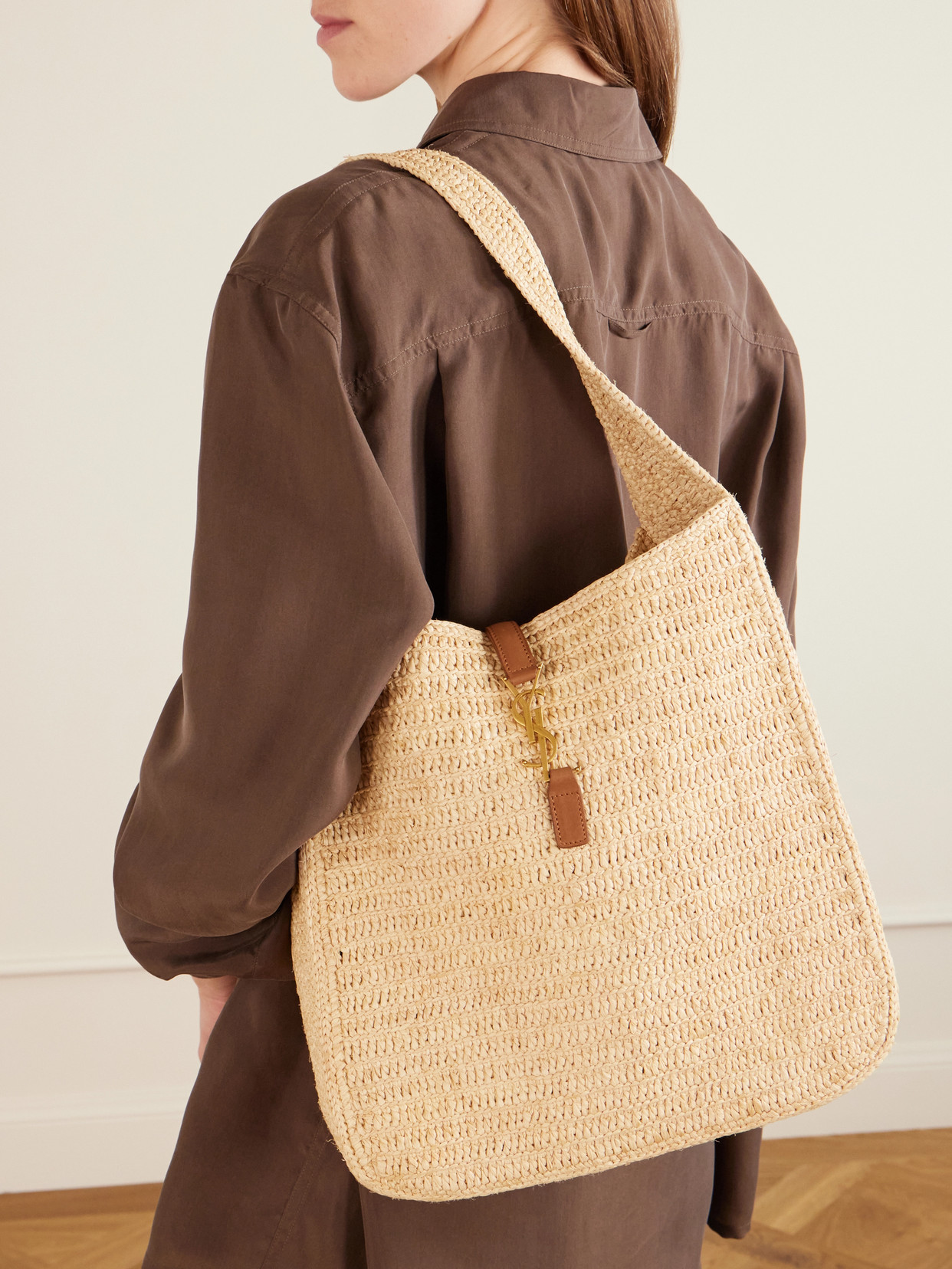 Le 5 À 7 Leather-Trimmed Raffia Shoulder Bag