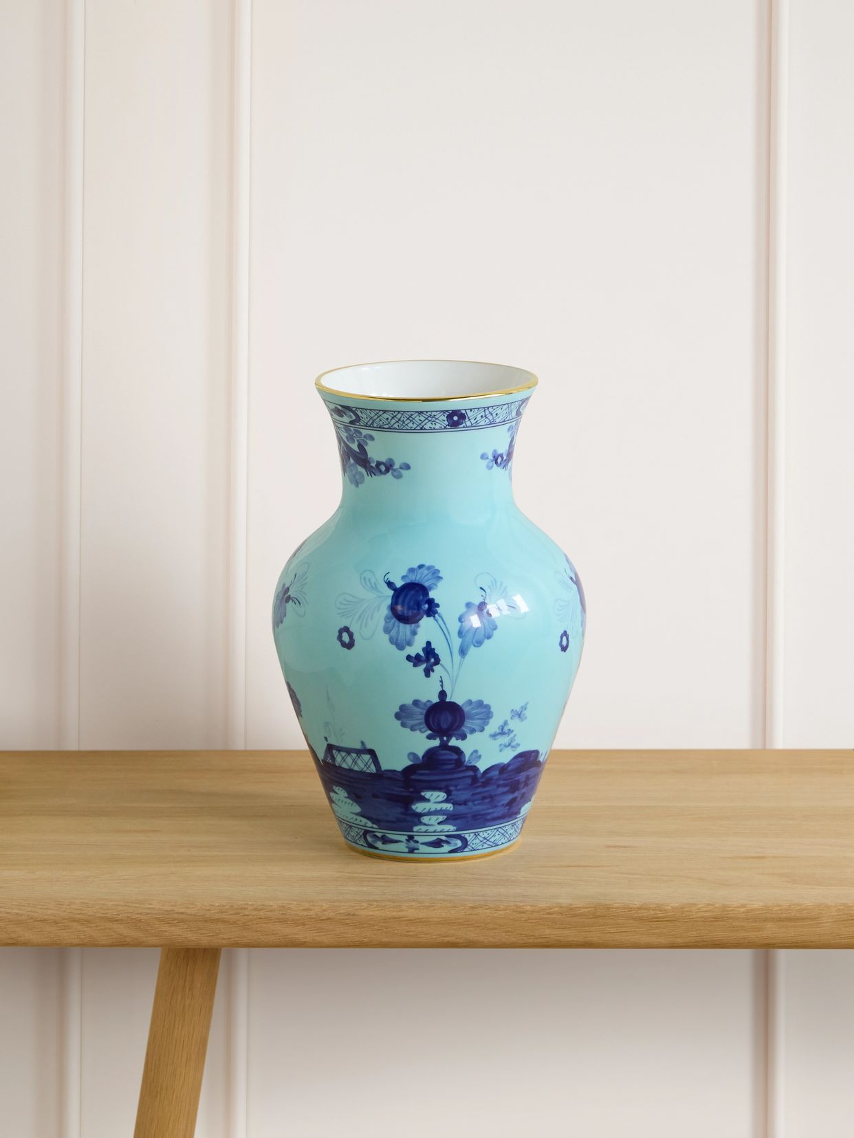 Oriente Italiano Ming Iris porcelain vase
