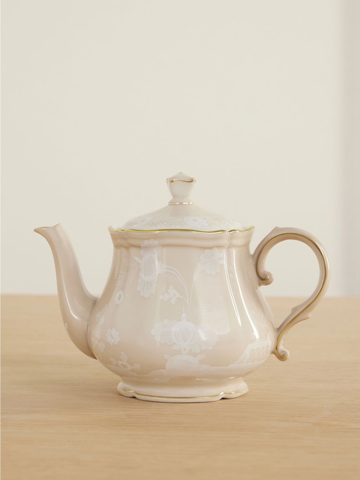 Oriente Italiano porcelain teapot