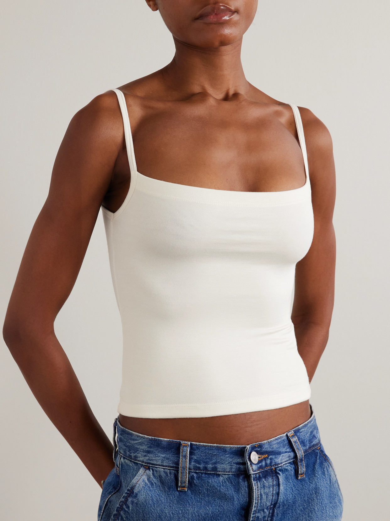 Éterne Thin Strap Fitted Tank Top In Cream In White