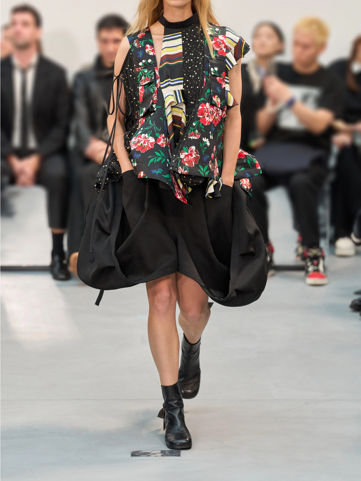 Sacai Pattern Mix Printed Ruffled Blouse In Black