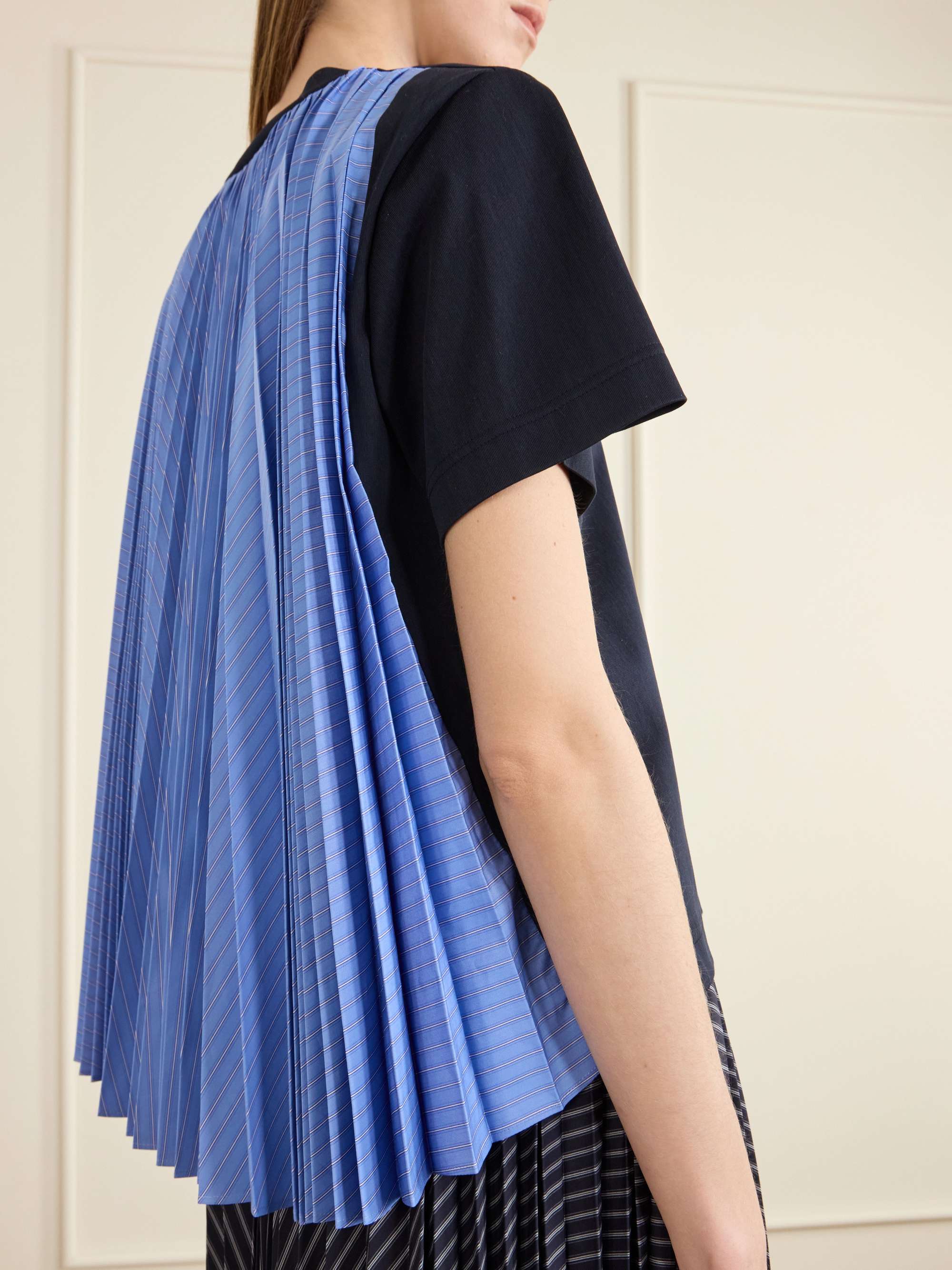 Sacaiケープシャツ SACAI Pleated striped cotton-jersey and poplin T-shirt | NET-A-PORTER