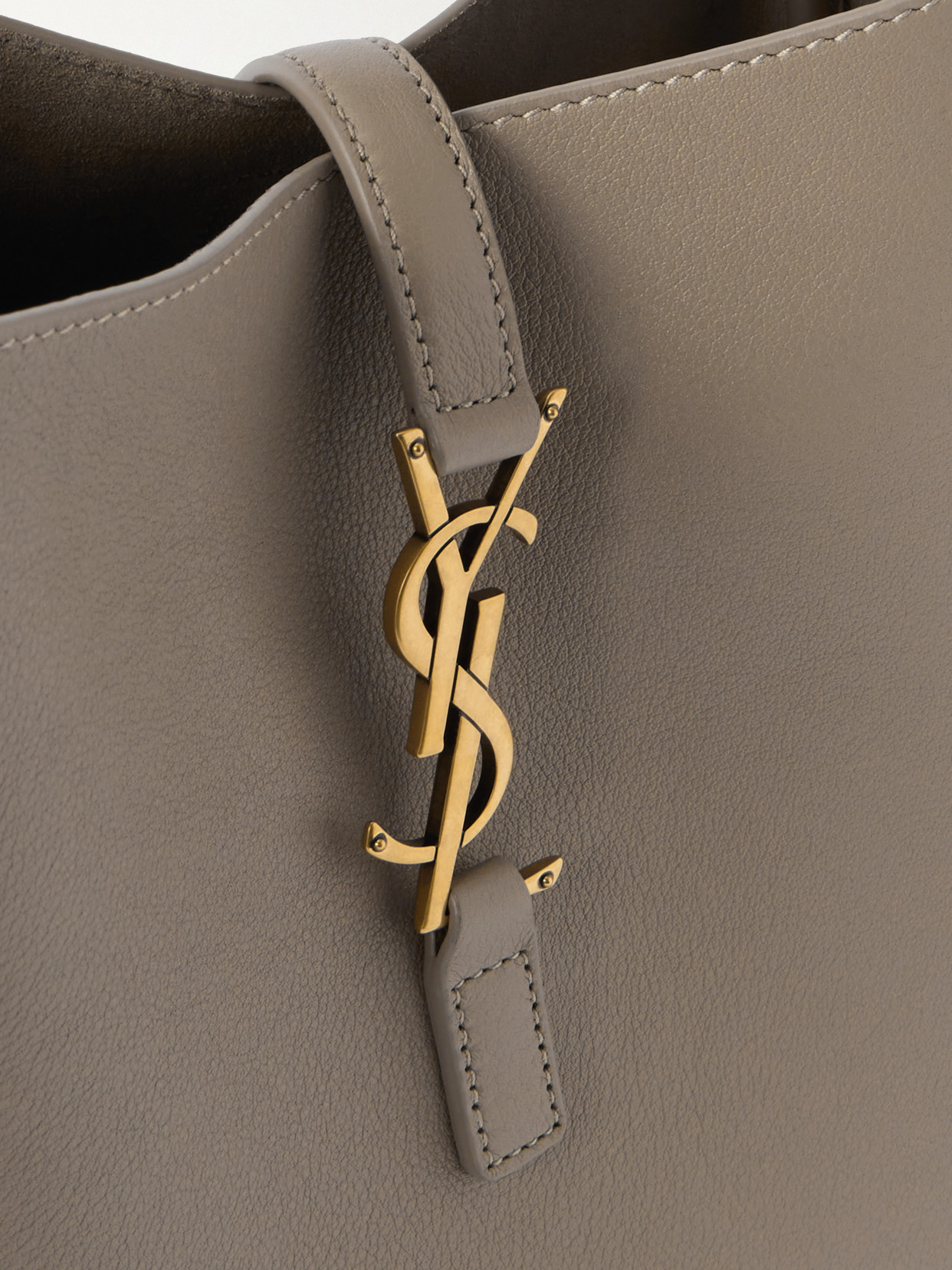 Le 5 À 7 Shoulder Bag