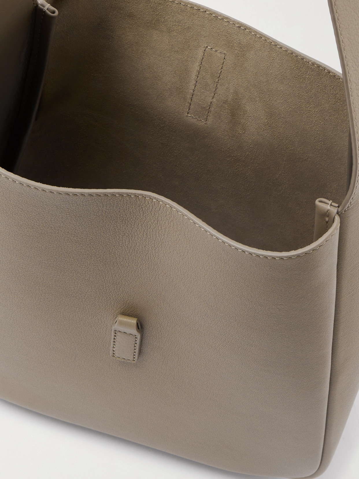 Le 5 À 7 Shoulder Bag