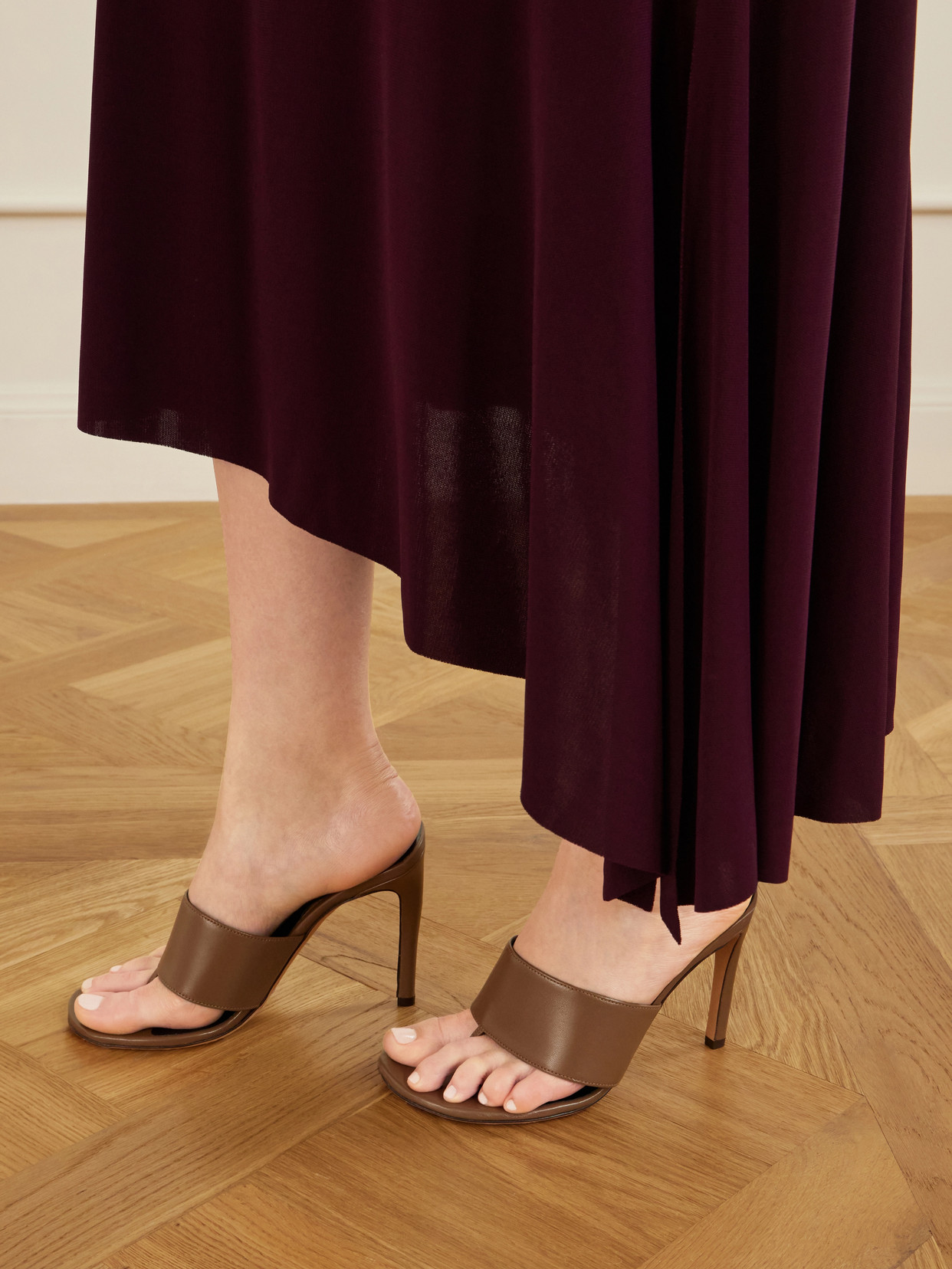 Snug Leather Thong Sandals