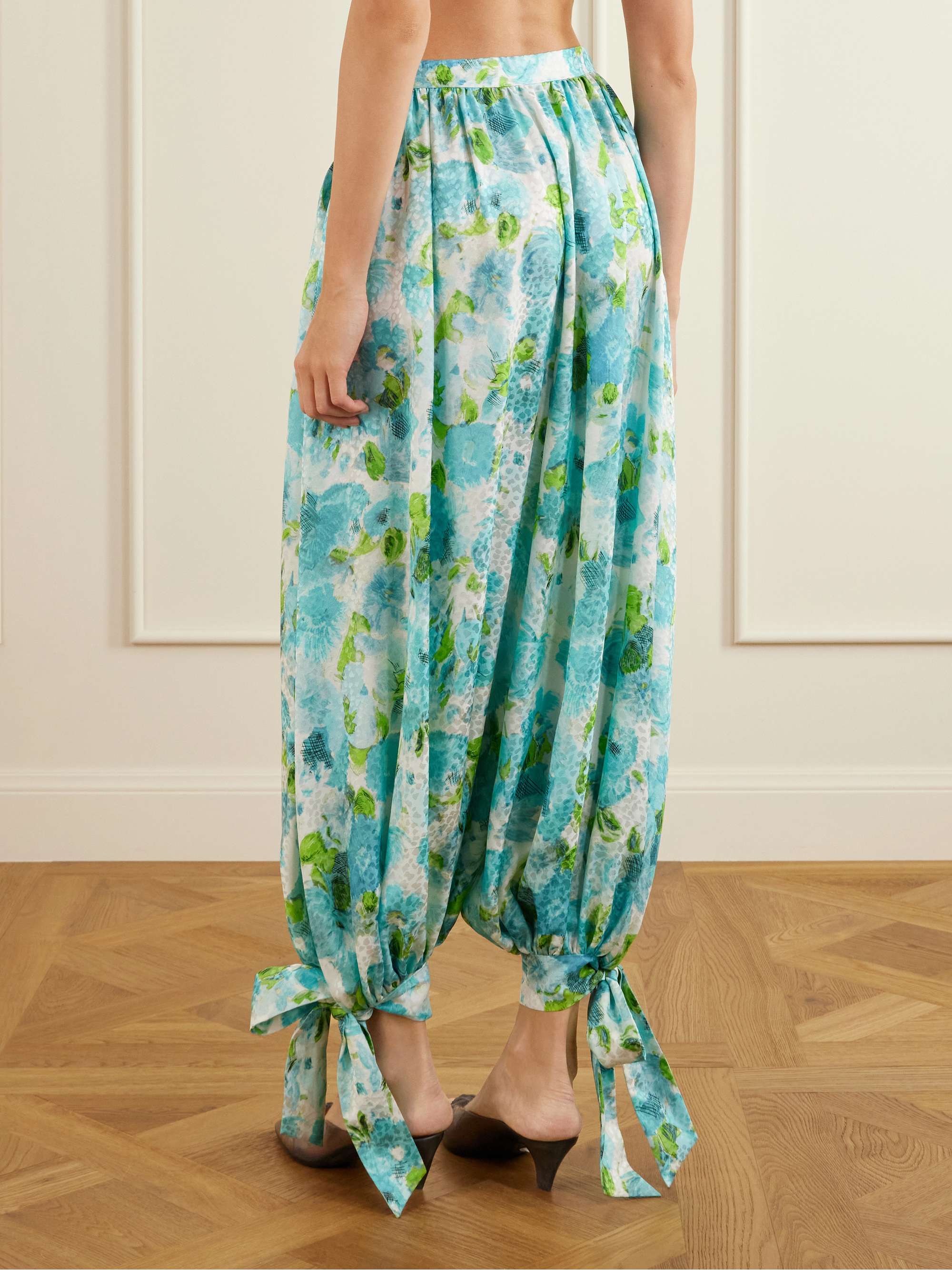 『Chloe』クロエ (34) テックバルーンパンツ CHLOÉ Floral-print silk-jacquard cropped pants | NET-A-PORTER