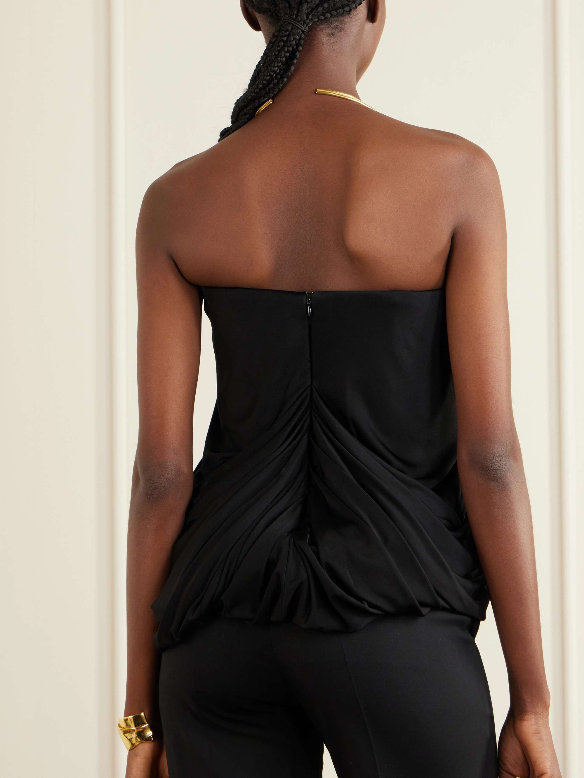 THE NEW ARRIVALS ILKYAZ OZEL 