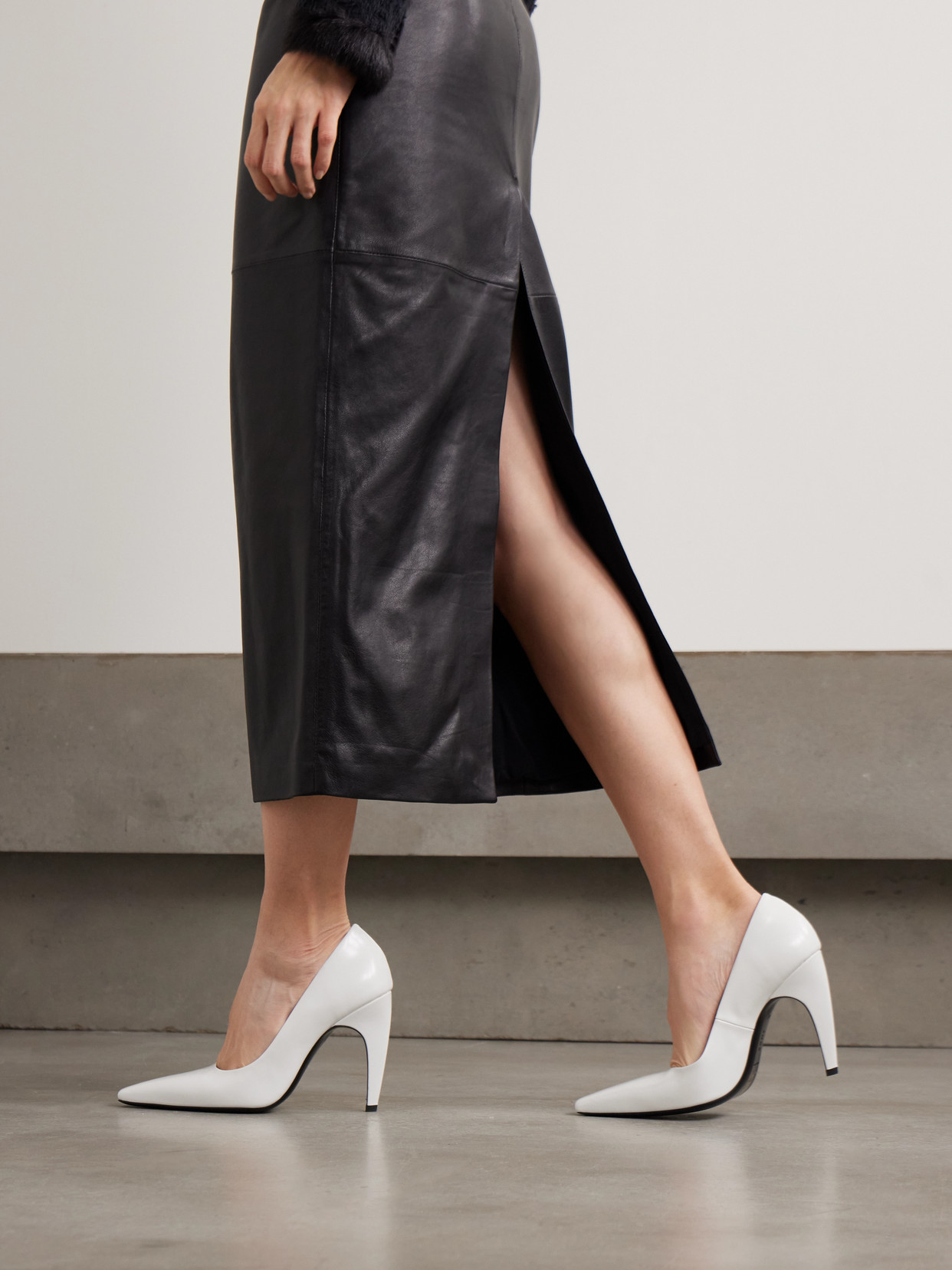 Jude Fame Leather Pumps In White