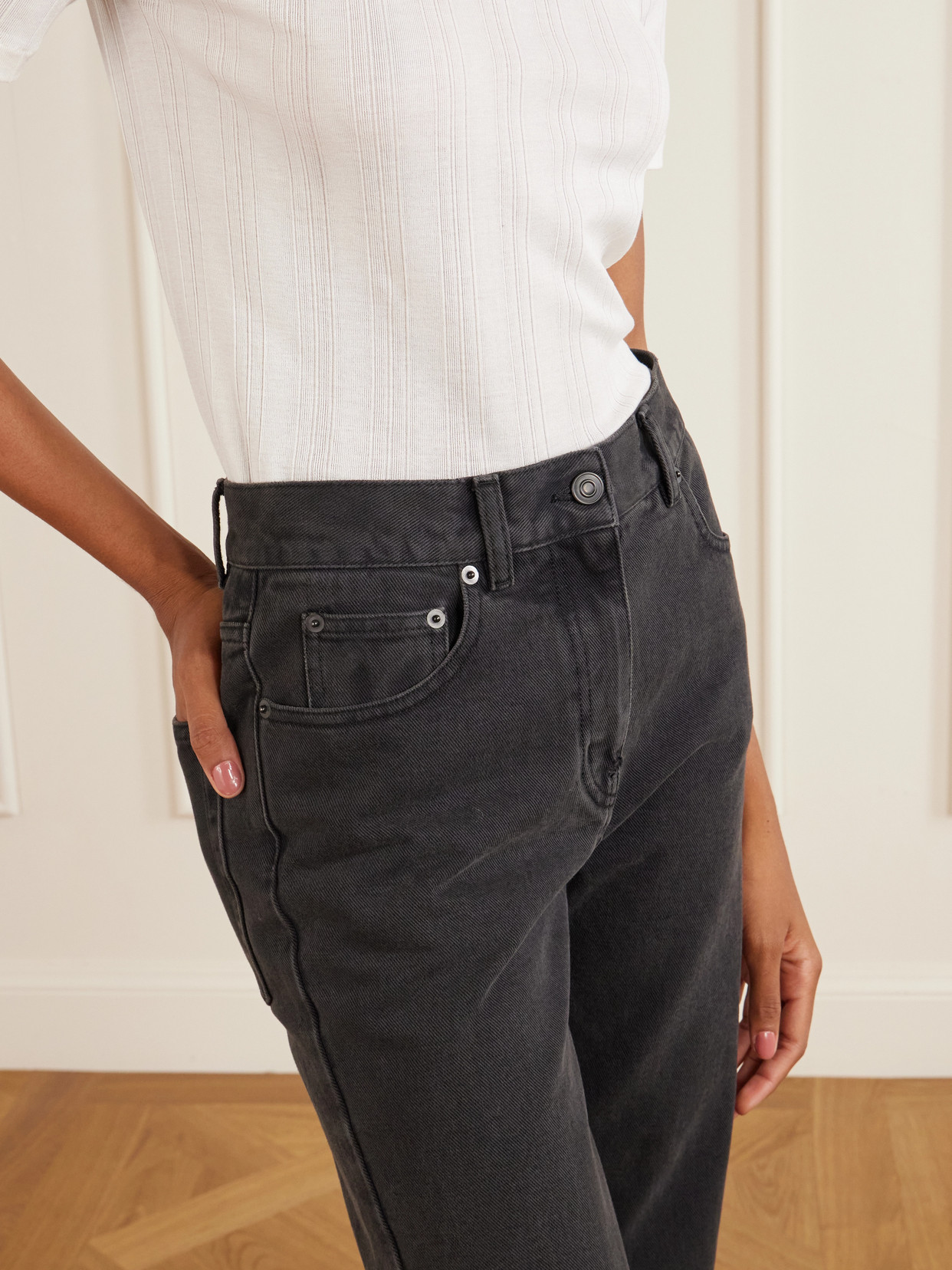 Fargo Mid-Rise Straight-Leg Jeans