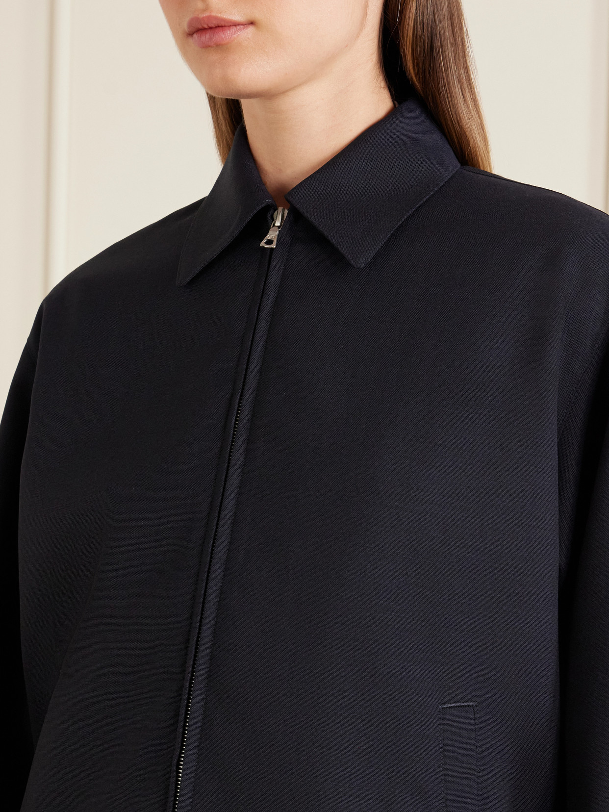 Auralee Zip-up Elasticated-hem Jacket In Black