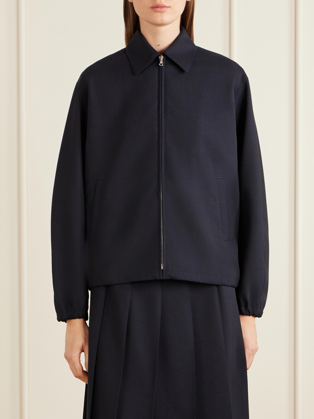 Auralee Zip-up Elasticated-hem Jacket In Black