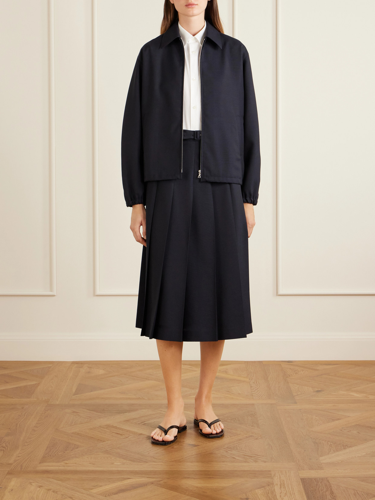 Auralee Zip-up Elasticated-hem Jacket In Black