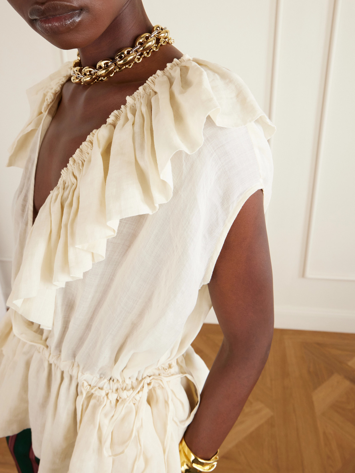 Dries Van Noten Sleeveless Top Elastic Waist Ruffled Neckline In White