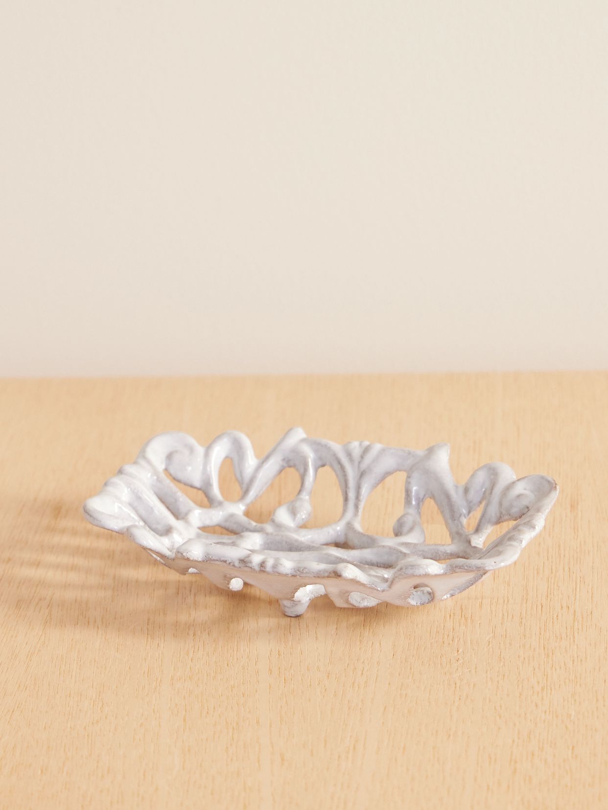 Branchu ceramic soap dish