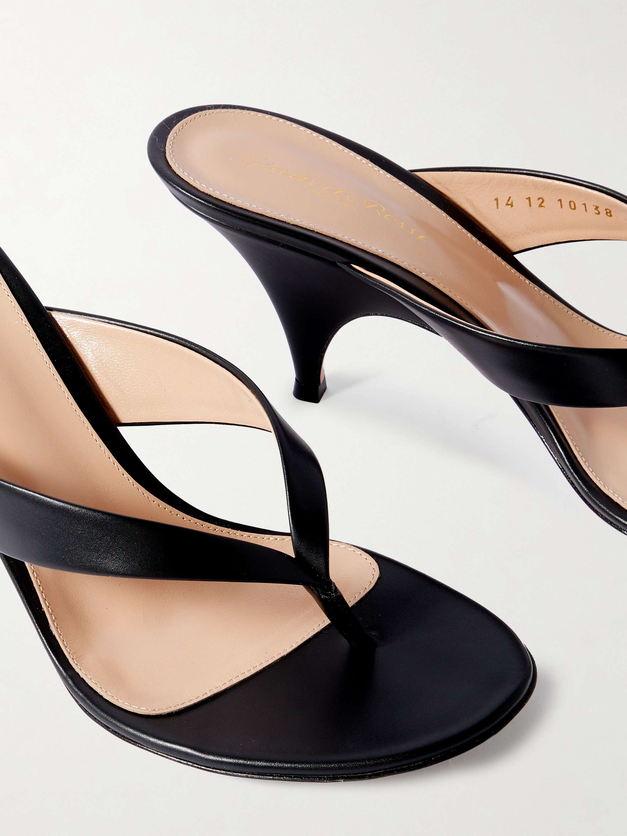 キャサリン妃パリ訪問時着用✨未使用GIANVITO ROSSI 37.5 黒 GIANVITO ROSSI Sofia 70 leather thong sandals | NET-A-PORTER