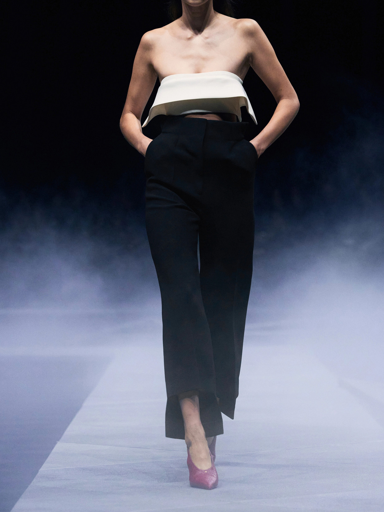 Khaite Rae Cropped Crepe Straight-leg Pants In Black