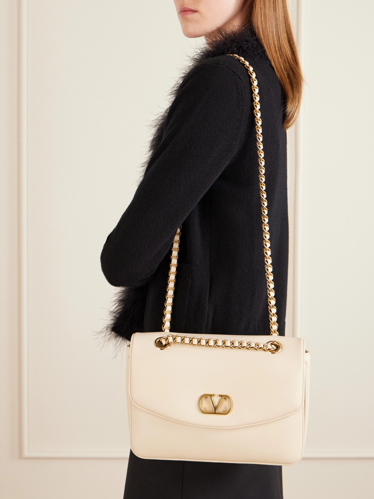 Valentino Garavani  Garavani Djuna Medium Chain Bag In Nappa Leather Woman Butter Uni In White