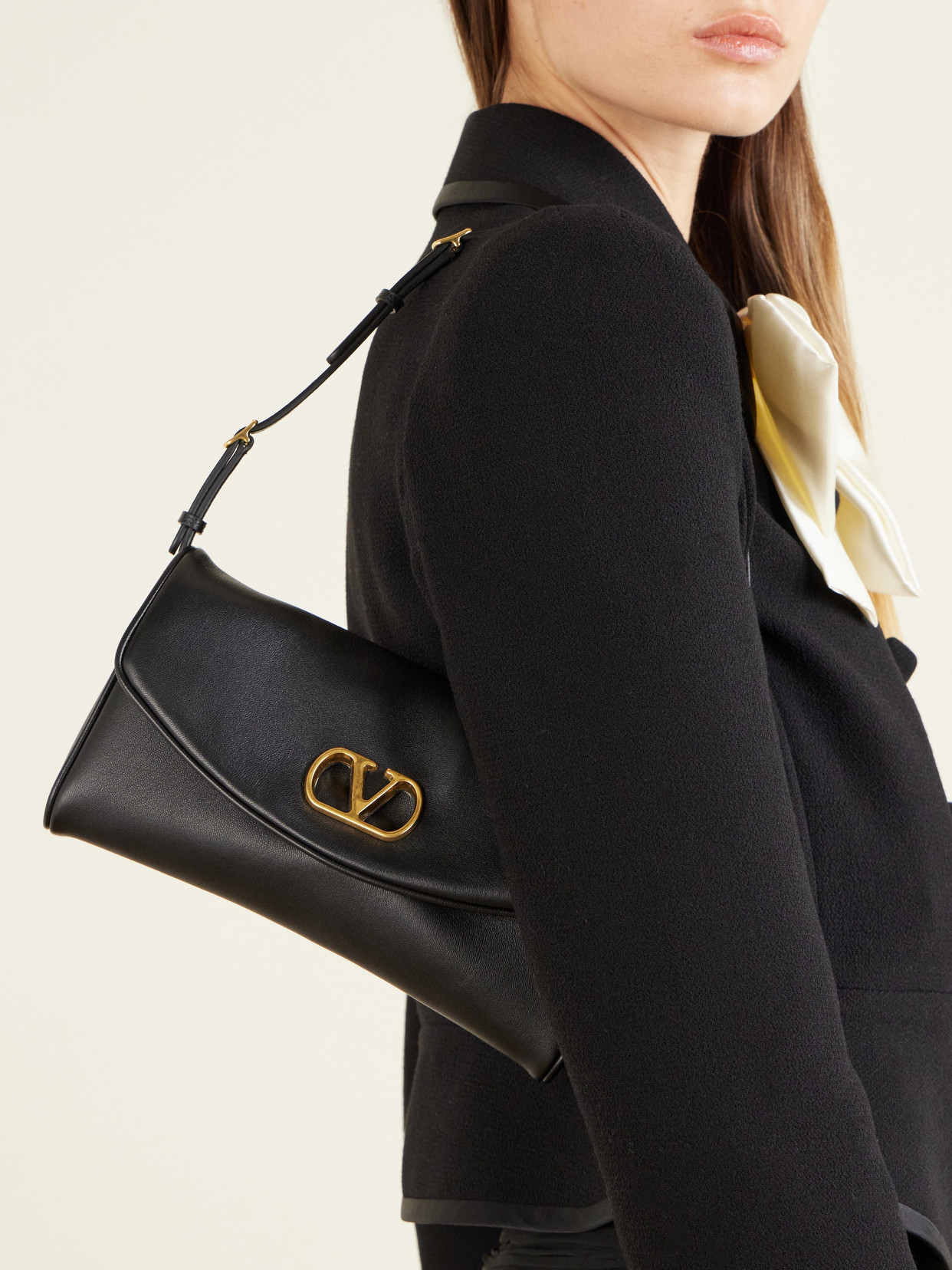Valentino Devain Leather Shoulder Bag With Metal Vlogo Signature In Black