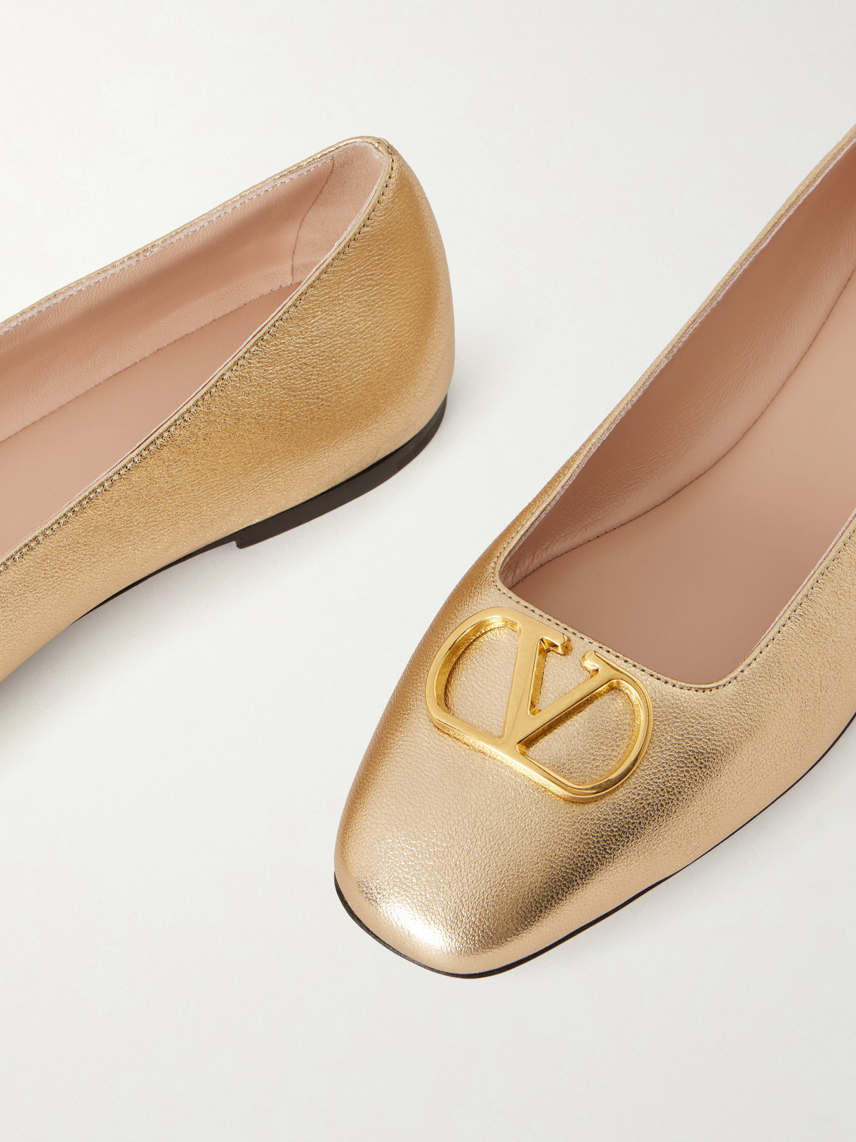 Valentino Garavani Vlogo Signature Ballerinas In Laminated Nappa Leather In Gold