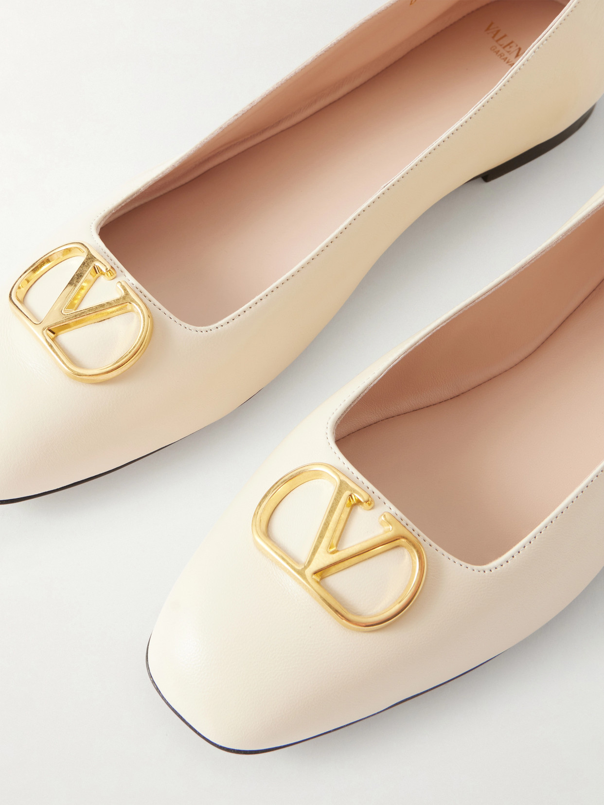 Valentino Garavani Vlogo White Lamb Leather Goat Leather Classic Ballet Flats In White